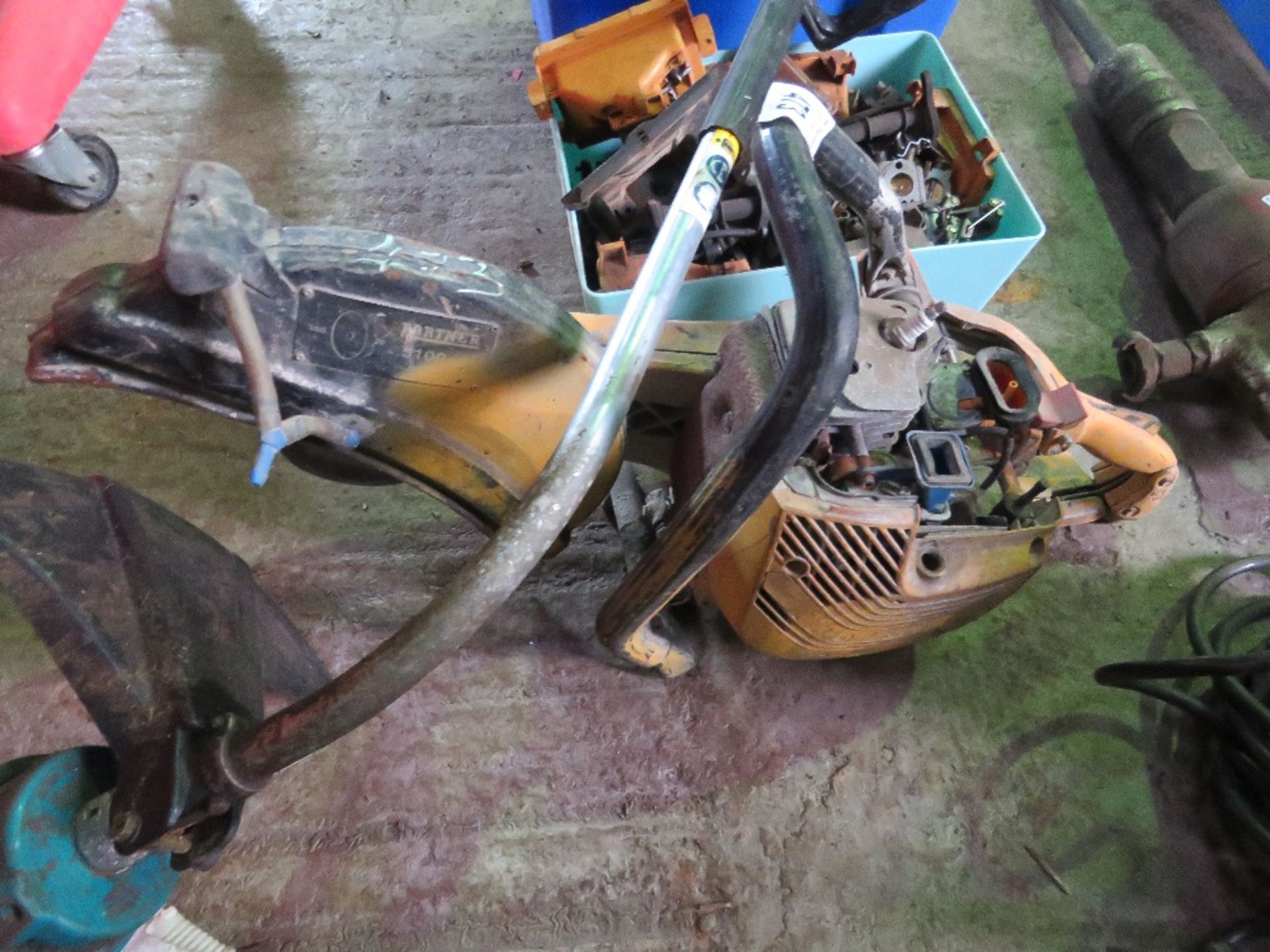 STRIMMER PLUS ASSORTED PETROL SAW PARTS. THIS LOT IS SOLD UNDER THE AUCTIONEERS MARGIN SCHEME, TH - Image 5 of 8