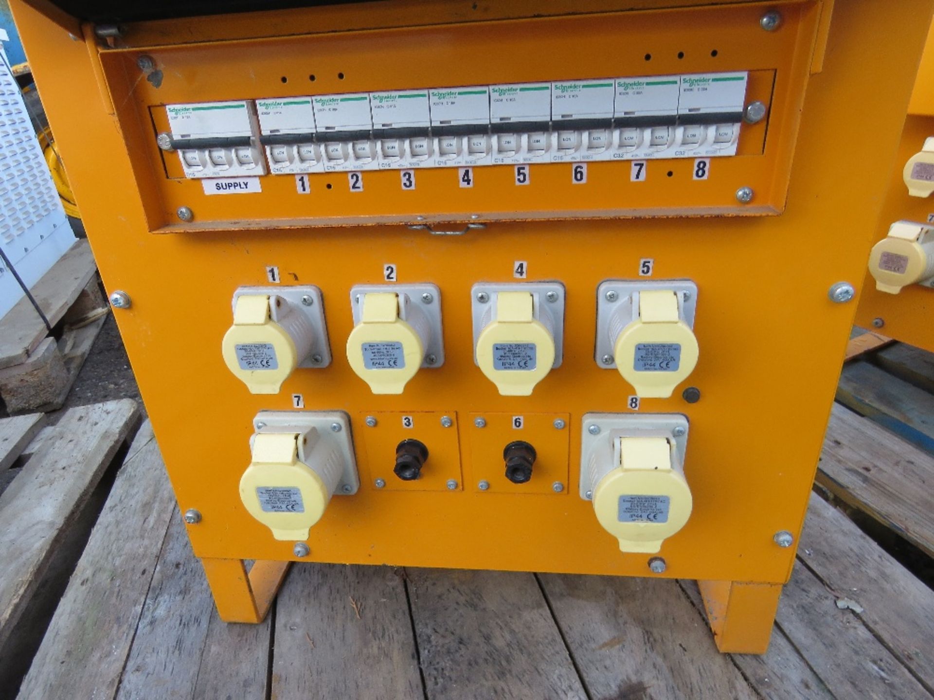 BLAKLEY 110VOLT SITE TRANSFORMER. THIS LOT IS SOLD UNDER THE AUCTIONEERS MARGIN SCHEME, THEREFOR - Image 3 of 4