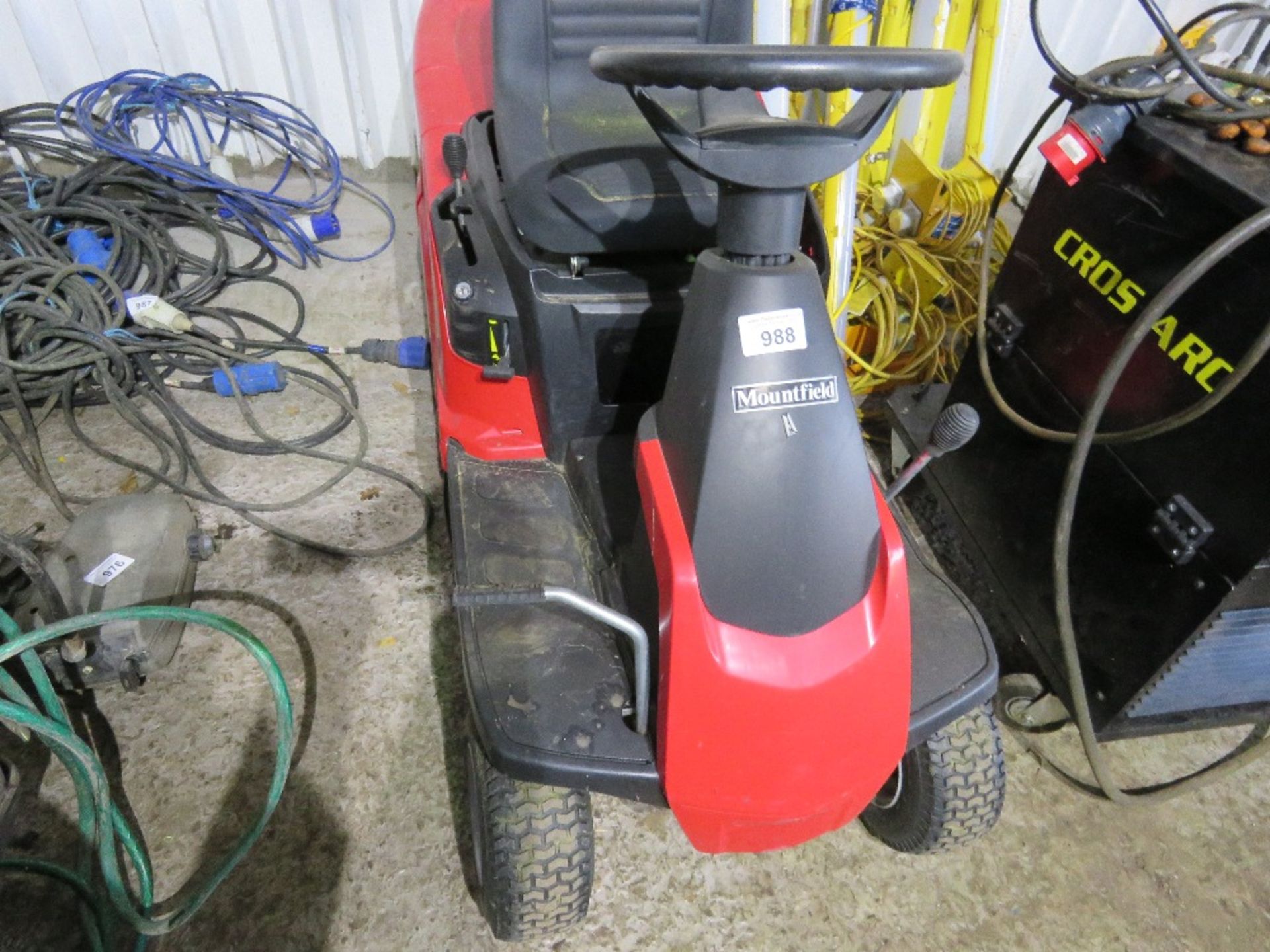 MOUNTFIELD 827M RIDE ON MOWER WITH COLLECTOR. WHEN TESTED WAS SEEN TO DRIVE AND MOWERS ENGAGED. - Image 2 of 3