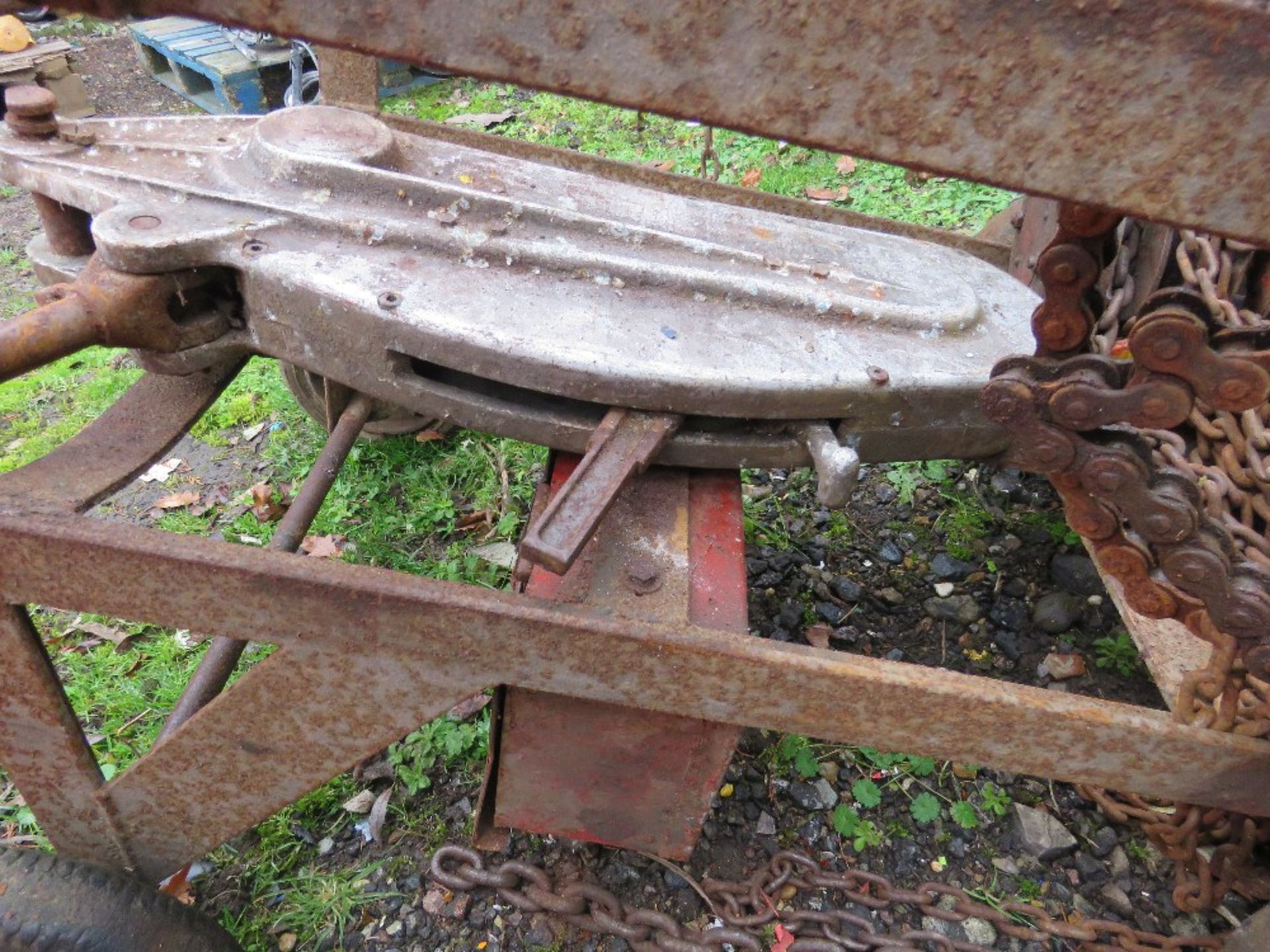 BOTTLE TROLLEY PLUS 4 X ASSORTED WINCHES/CHAIN HOISTS. THIS LOT IS SOLD UNDER THE AUCTIONEERS MAR - Image 6 of 6
