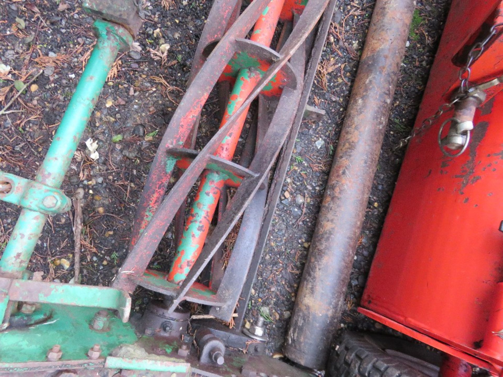 TRACTOR MOUNTED WHEEL DRIVEN TOWED GAND MOWERS 8FT WIDTH APPROX. - Image 3 of 5