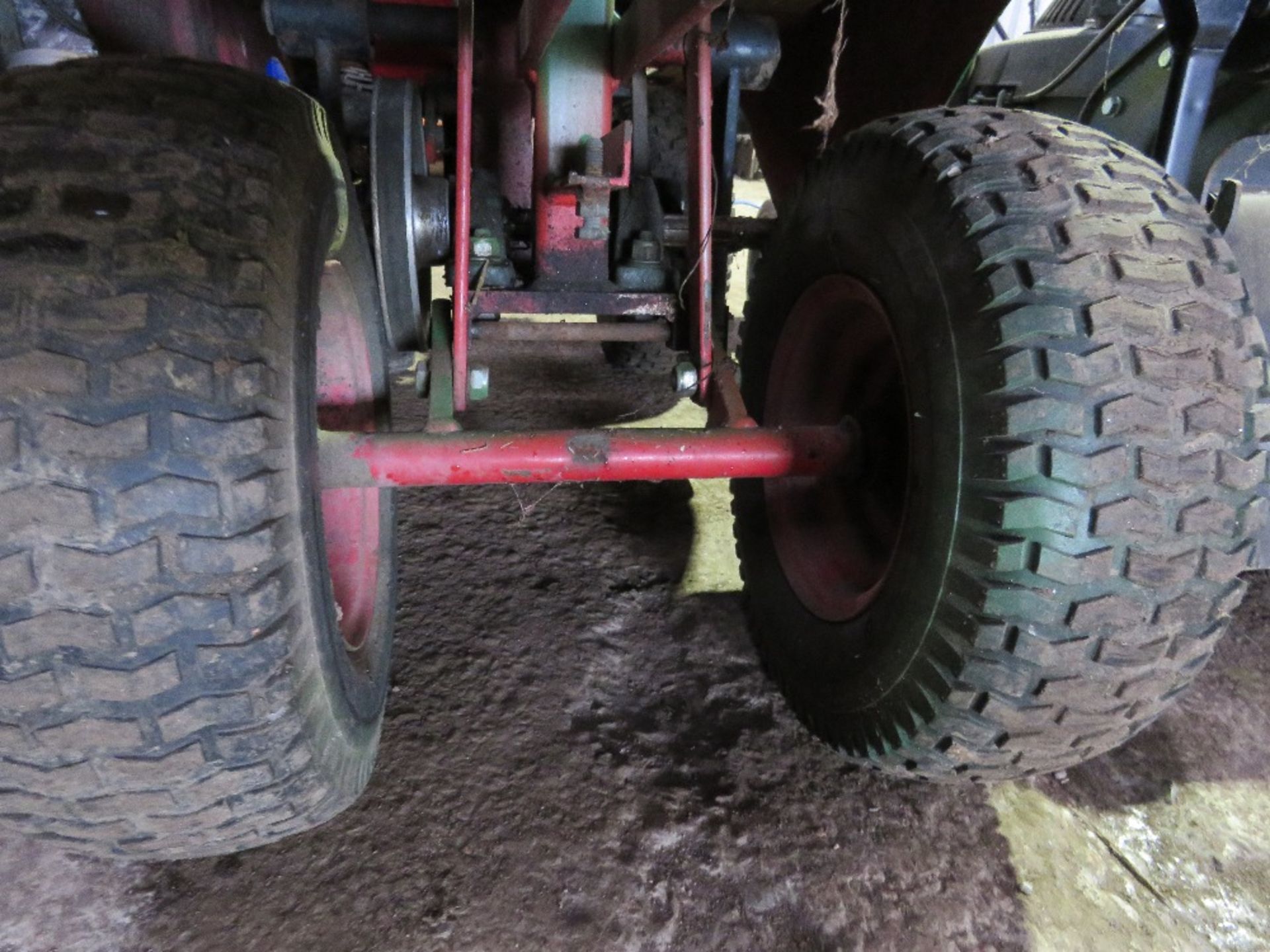 PETROL ENGINED TURF CUTTER. WHEN TESTED WAS SEEN TO RUN AND BLADE RECIPROCATED. THIS LOT IS SOLD - Image 3 of 4