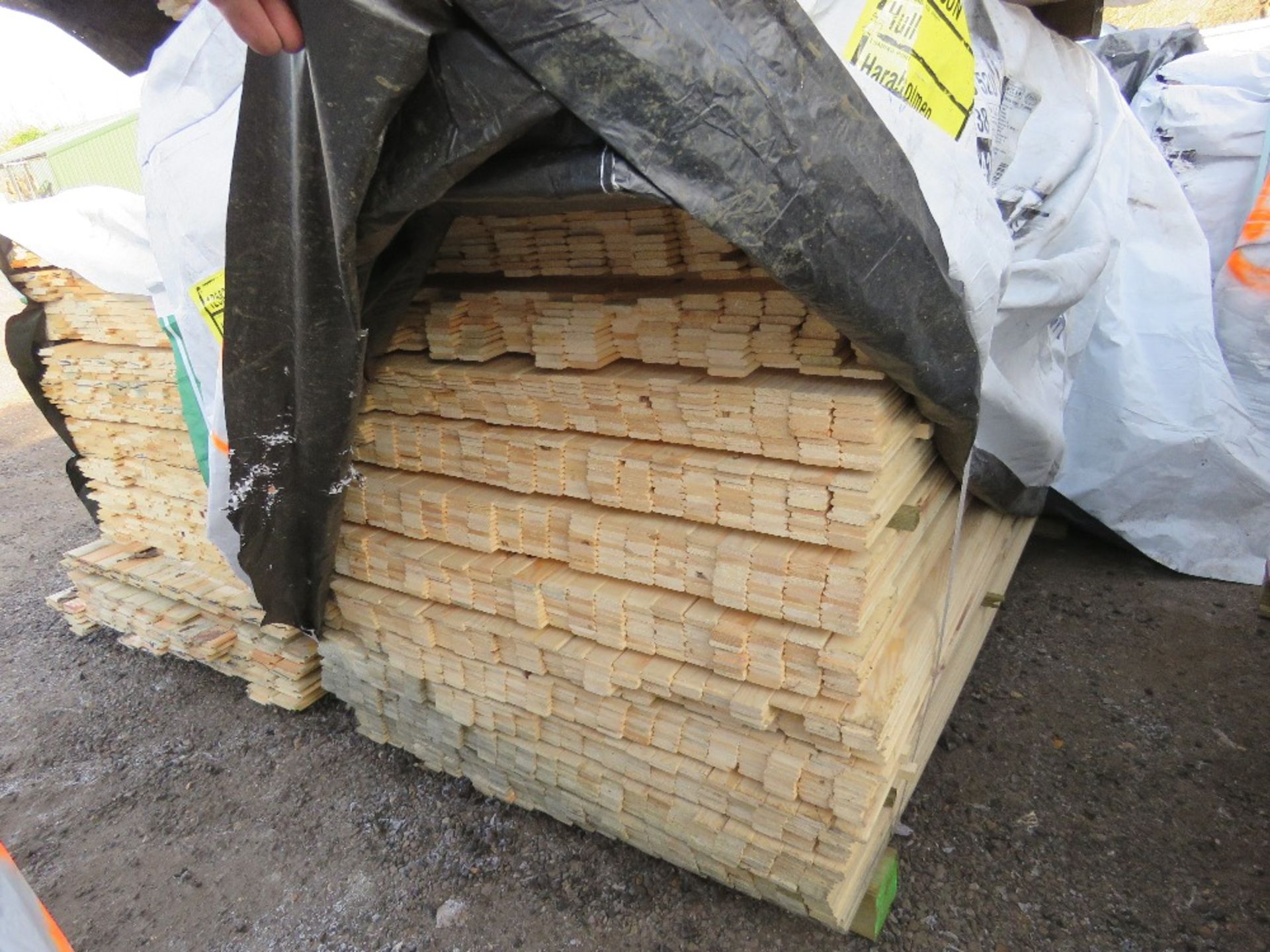 2 X PACKS OF UNTREATED THIN FENCE CLADDING TIMBER SLATS: 1.75M LENGTH X 40MM WIDTH X 8MM DEPTH APPRO - Image 3 of 4