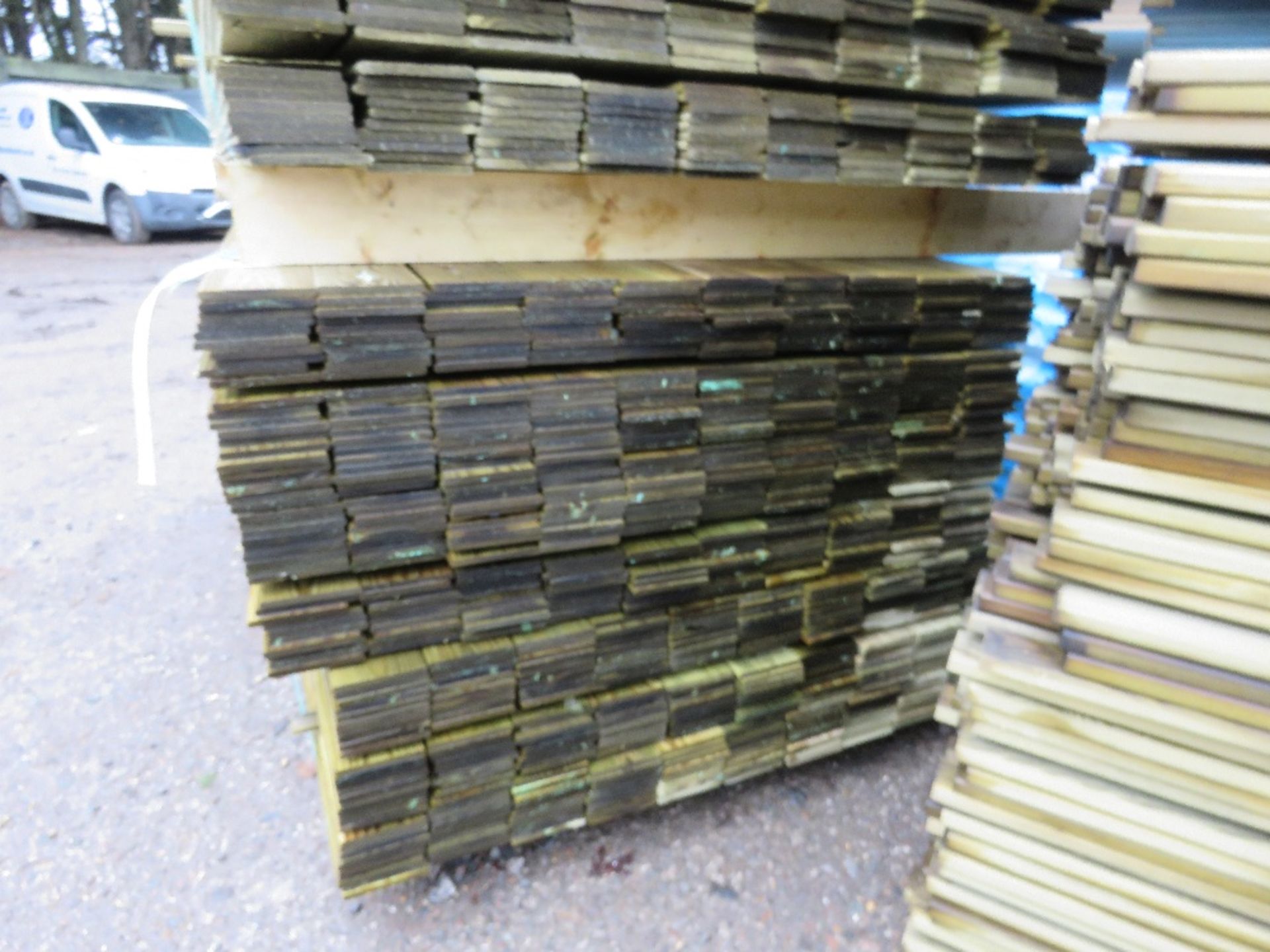 2 X LARGE PACKS OF TREATED HIT AND MISS FENCE TIMBER CLADDING BOARDS: 1.74M LENGTH X 100MM WIDTH AP - Image 6 of 8