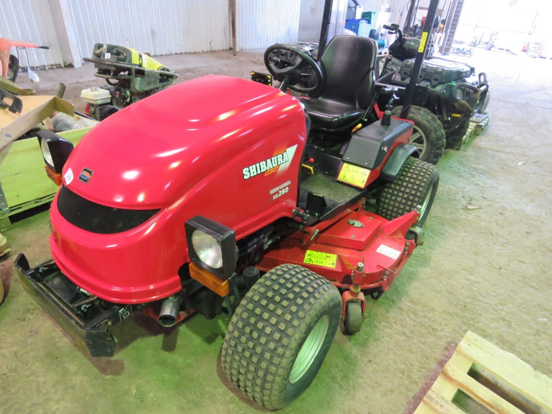 SHIBAURA SG280 GREEN SPECIAL RIDE ON MOWER WITH 5FT CUTTING DECK. 342 REC HOURS. REG:NK18 BJO WITH V - Image 2 of 9
