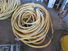 5 X COMPRESSOR AIR HOSES. SOURCED FROM COMPANY LIQUIDATION. THIS LOT IS SOLD UNDER THE AUCTIONEERS