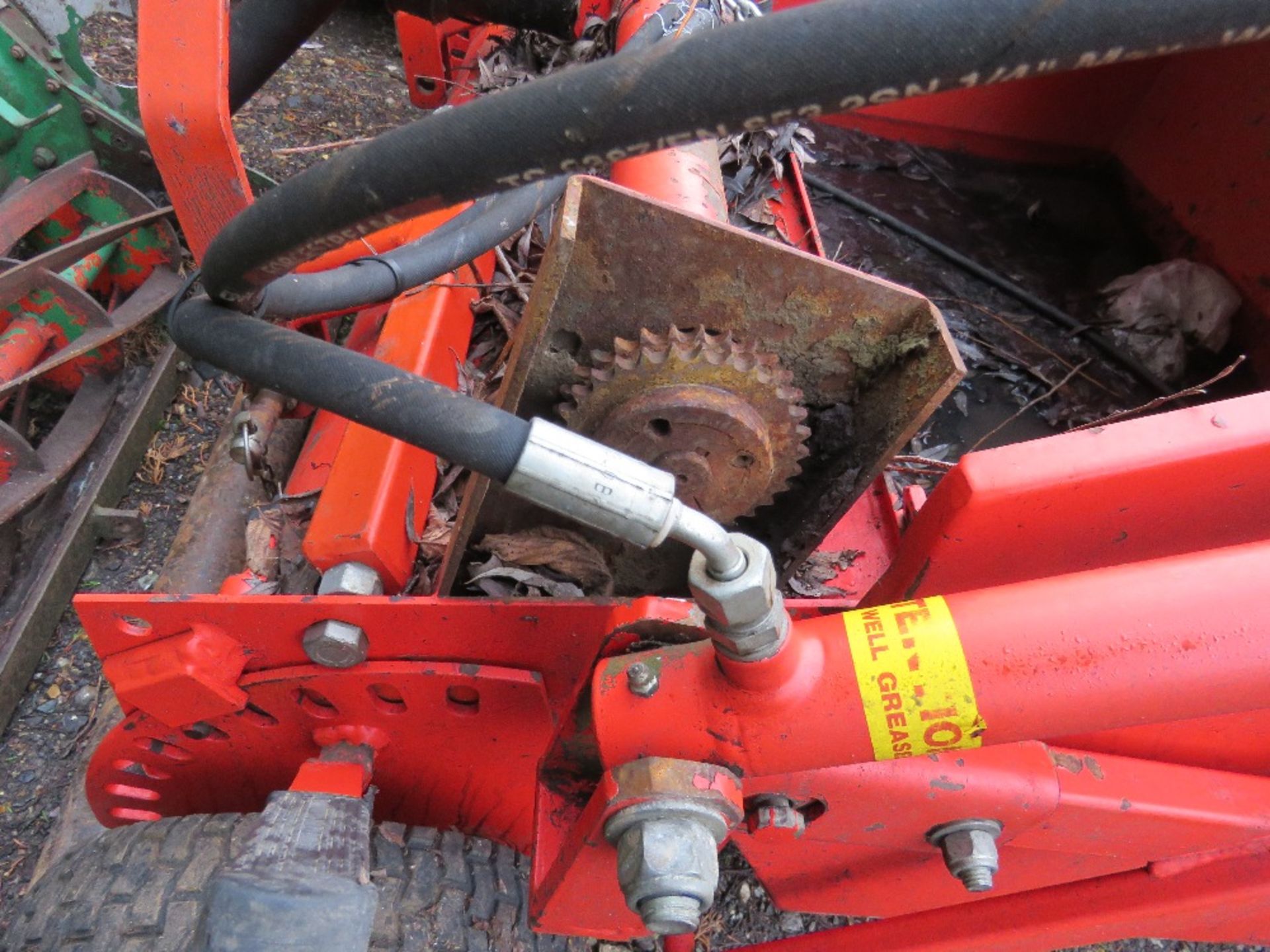 SUTON PTO DRIVEN BRUSH WITH COLLECTOR, 4FT WIDTH APPROX. DRIVE CHAIN MISSING, CONDITION UNKNOWN. - Image 3 of 6