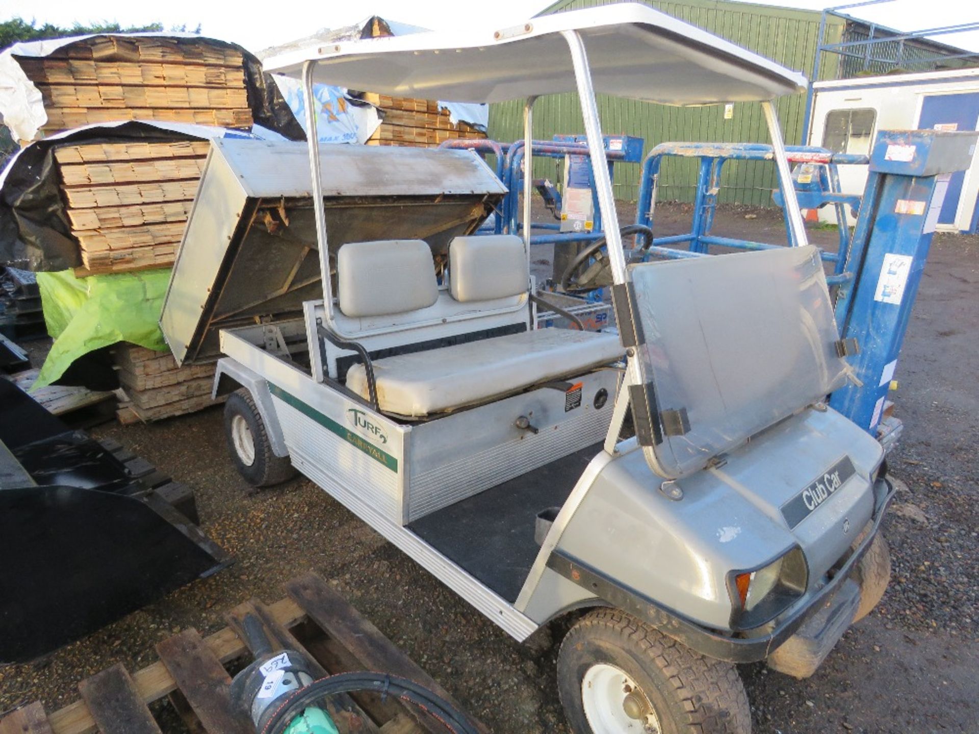 CLUBCAR CARRYALL TURF 2 PETROL ENGINED UTILITY TRUCK. WHEN TESTED WAS SEEN TO DRIVE, STEER AND BRAKE - Image 9 of 11