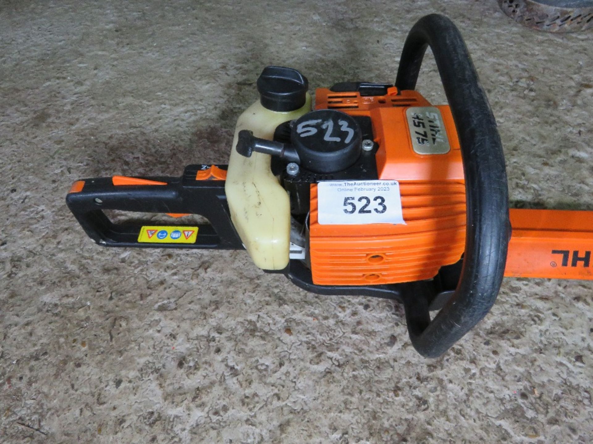 STIHL HS75 PETROL ENGINED HEDGE CUTTER. THIS LOT IS SOLD UNDER THE AUCTIONEERS MARGIN SCHEME, THE - Image 2 of 5