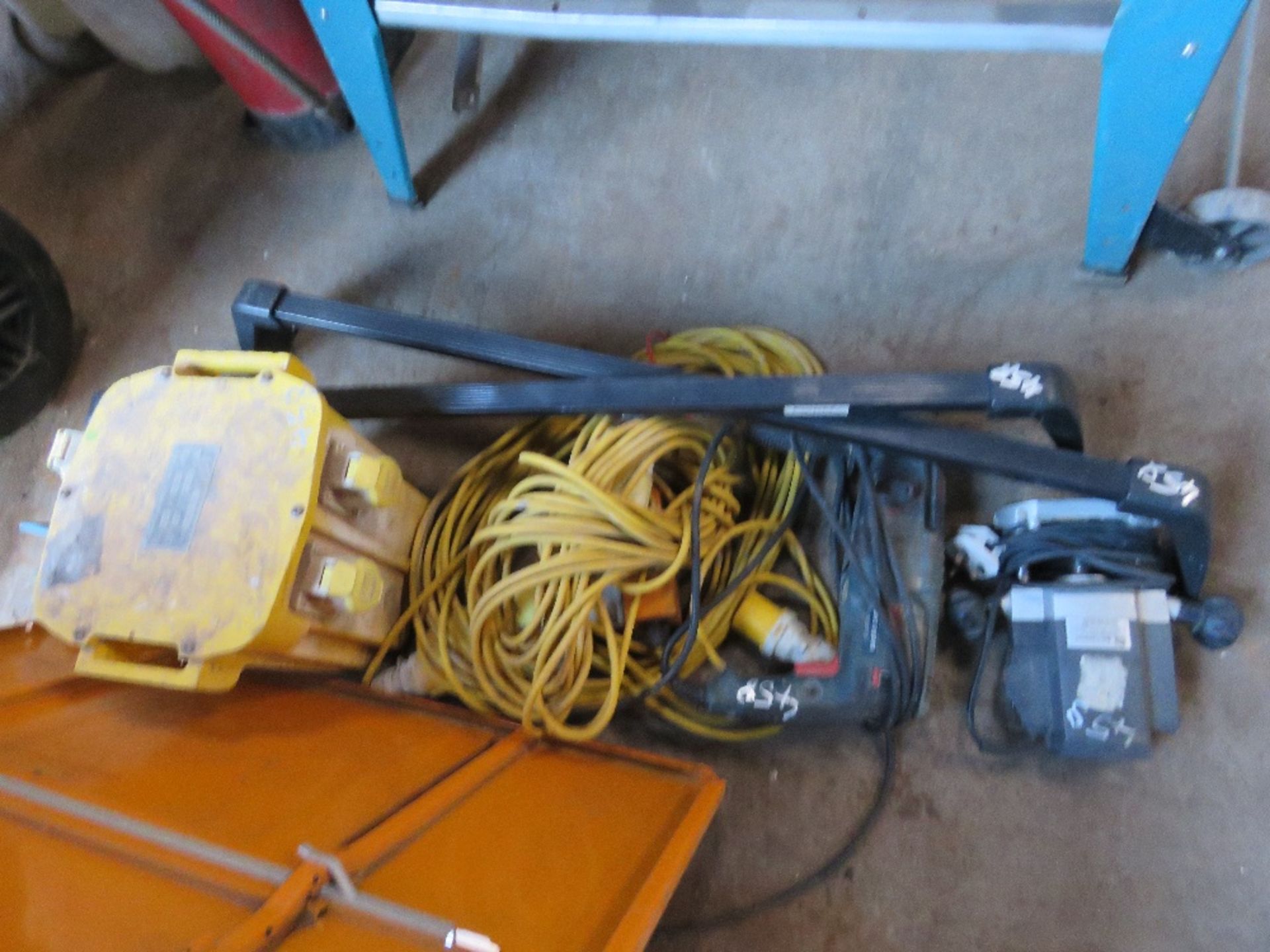 TRANSFORMER, CABLES, ROOF RACK, DRILL AND ROUTER. THIS LOT IS SOLD UNDER THE AUCTIONEERS MAR