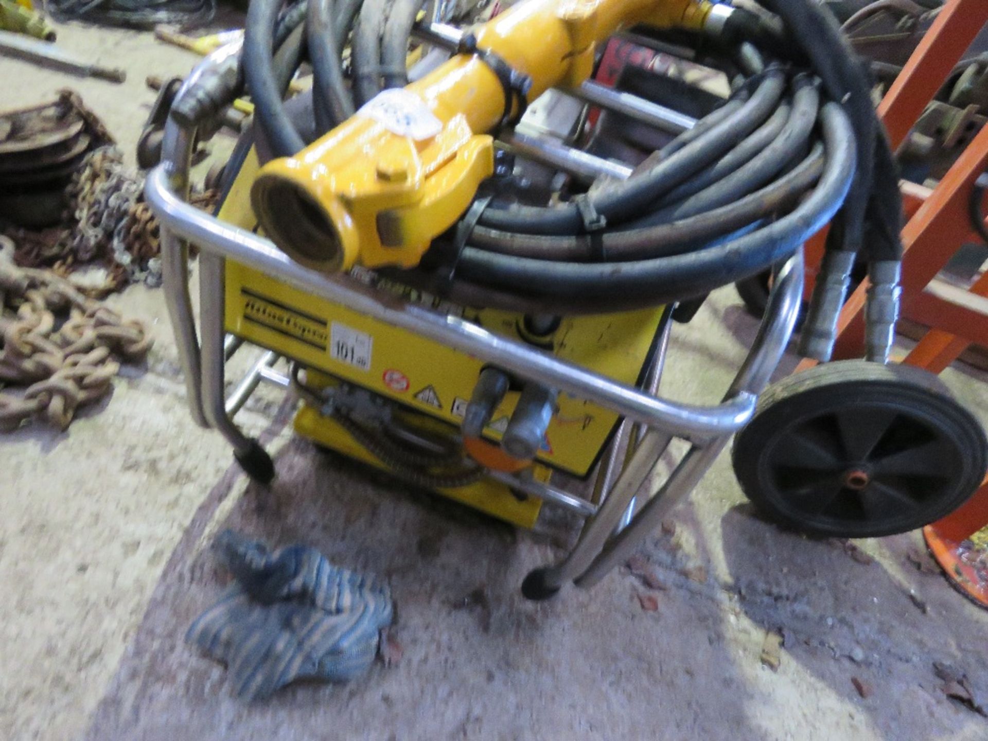 ATLAS COPCO HYDRAULIC BREAKER PACK WITH HOSE AND GUN. - Image 2 of 4