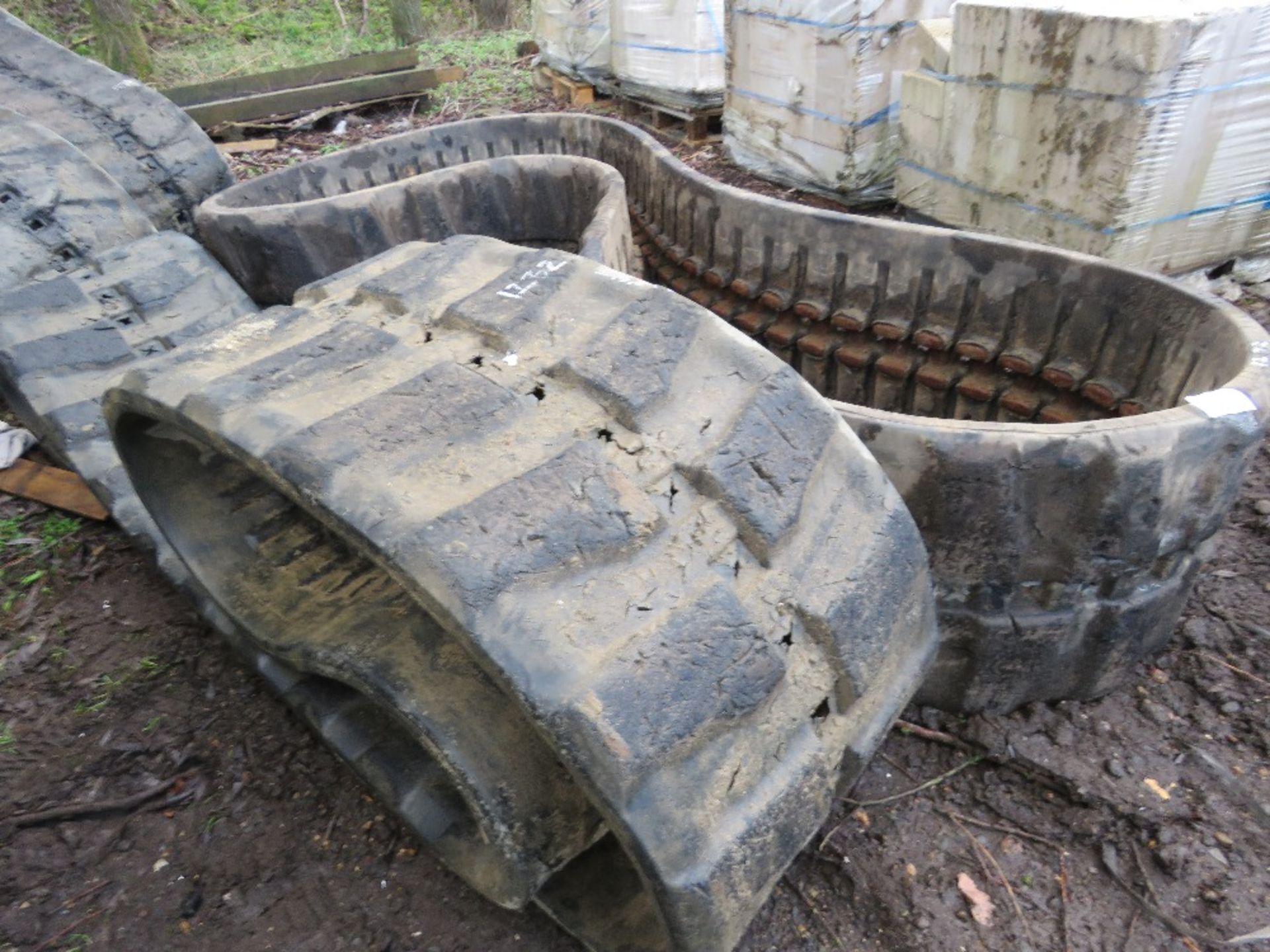 2 X EXCAVATOR TRACKS, 45CM WIDTH. THIS LOT IS SOLD UNDER THE AUCTIONEERS MARGIN SCHEME, THEREFORE - Image 2 of 3