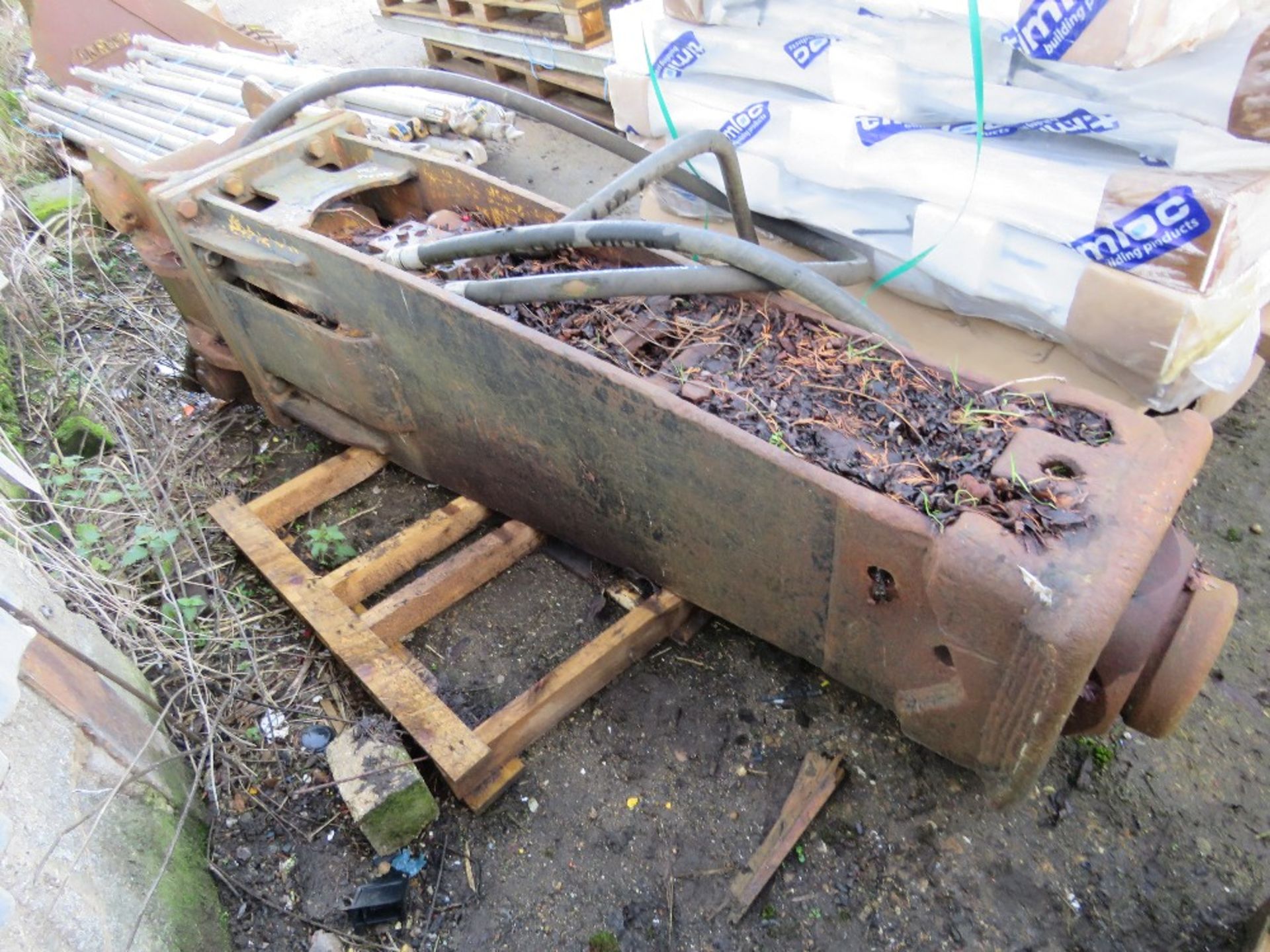 LARGE EXCAVATOR BREAKER ON 80MM PINS.