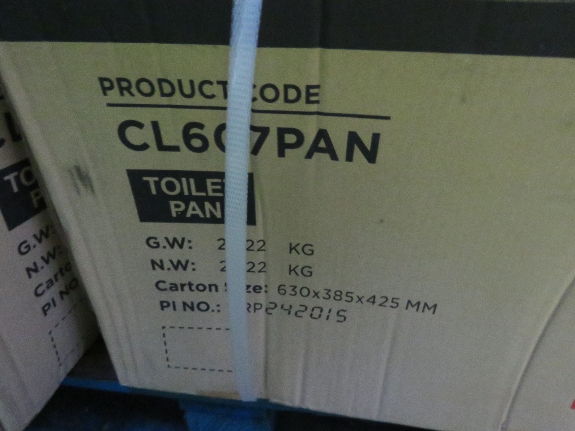 PALLET CONTAINING 7 X TOILET PANS WITH CISTERNS. SURPLUS TO DEVELOPMENT PROJECT. - Image 2 of 5