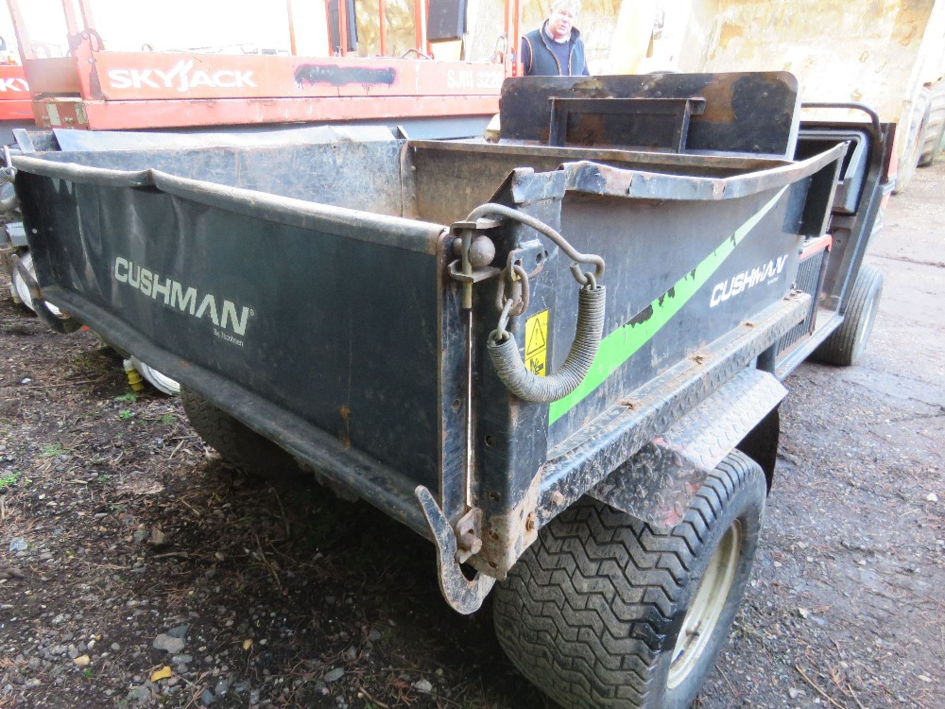 CUSHMAN TURF TRUCKSTER 2WD DIESEL ENGINED GROUNDS MAINTENANCE VEHICLE, 2283 REC HOURS. WHEN TESTED W - Image 4 of 8