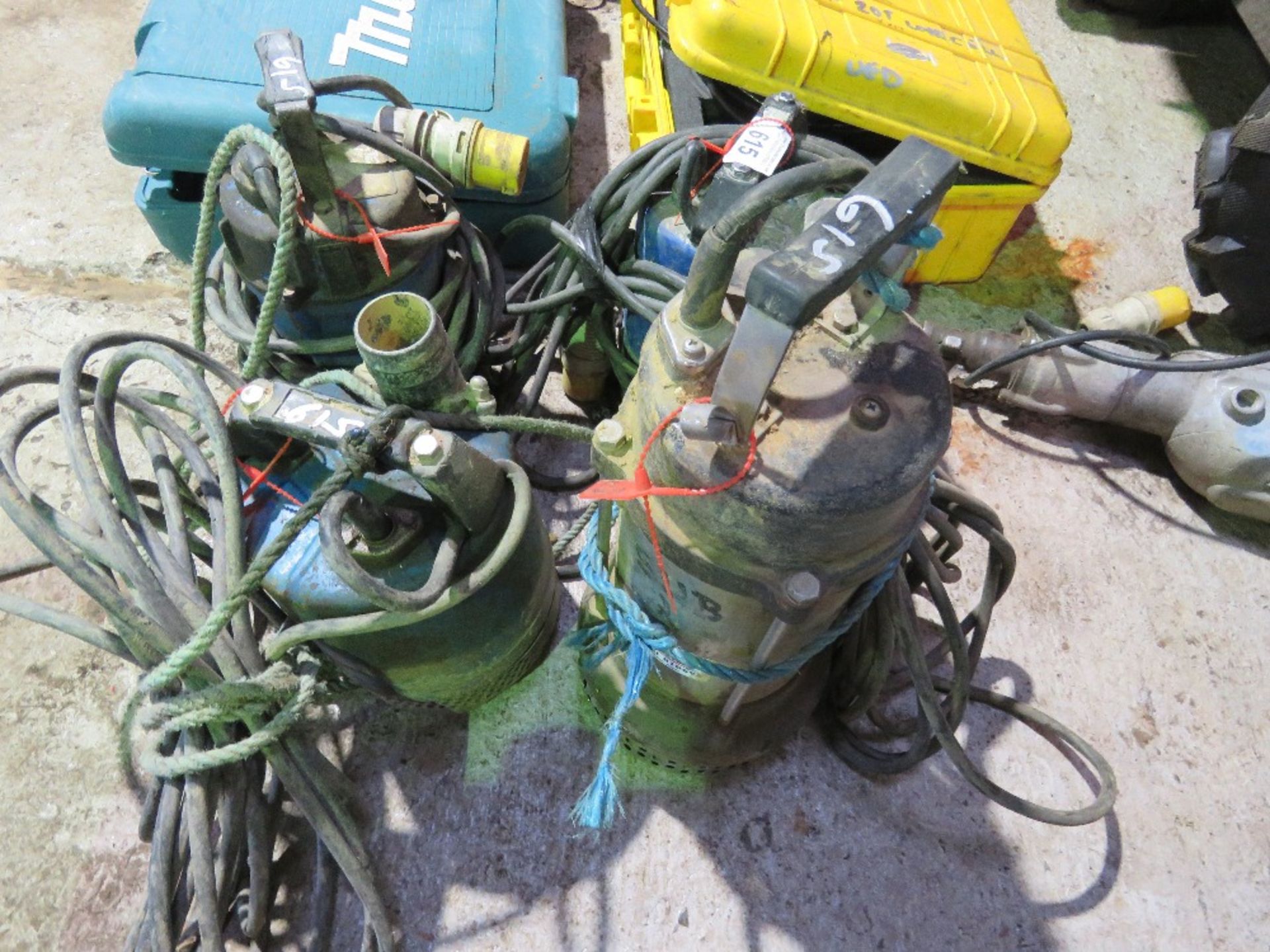 4 X 110VOLT POWERED SUBMERSIBLE WATER PUMPS. - Image 3 of 3