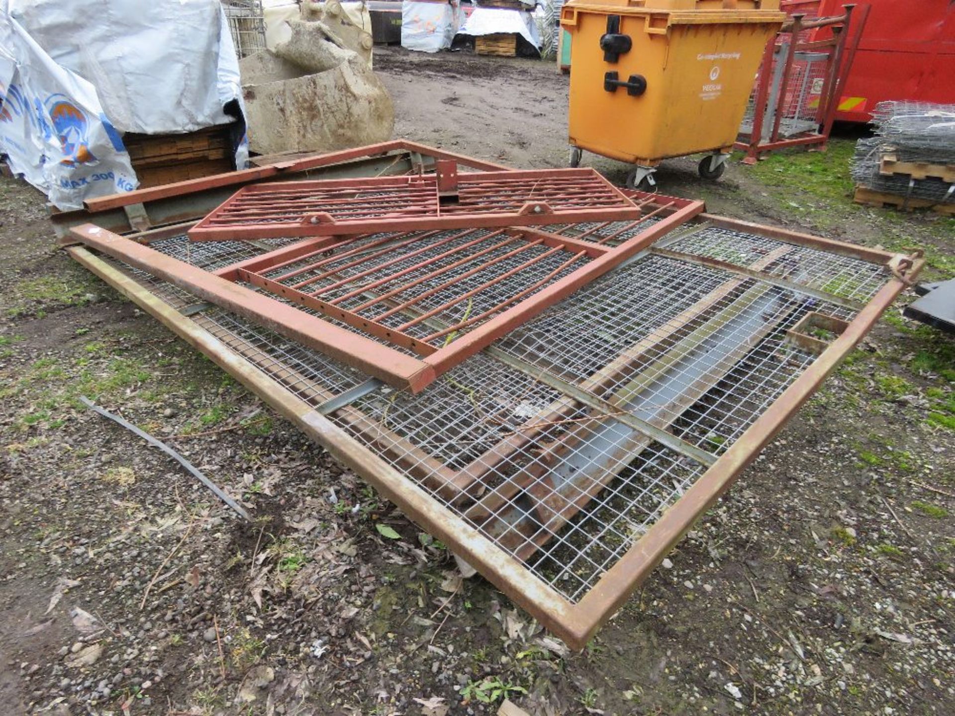 PAIR OF MESH COVERED SITE GATES, 2.5M HEIGHT X 2.9M WIDTH EACH APPROX PLUS ANOTHER SMALL GATE AND FR - Image 2 of 7