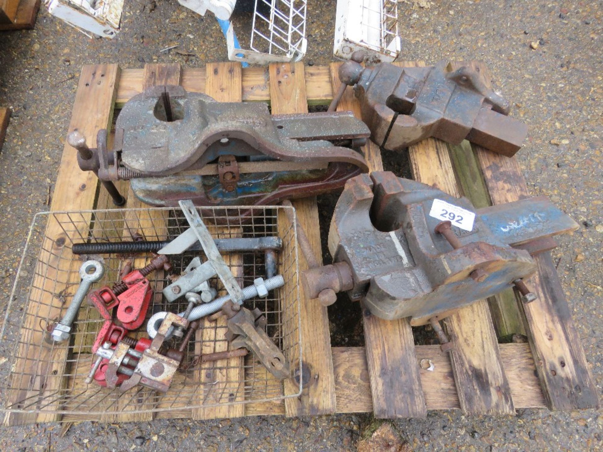 3 X LARGE VICES PLUS A CRATE OF SMALLER CLAMPS, VICES ETC. THIS LOT IS SOLD UNDER THE AUCTIONEERS M