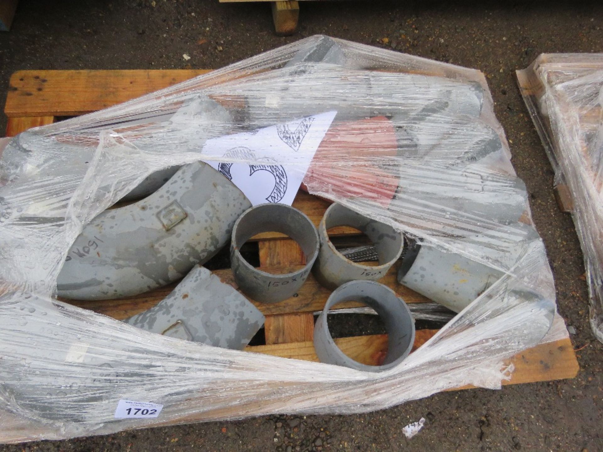 PALLET CONTAINING 4NO 100MM CAST "Y" JUNCTIONS PLUS A 100MM RED ONE.