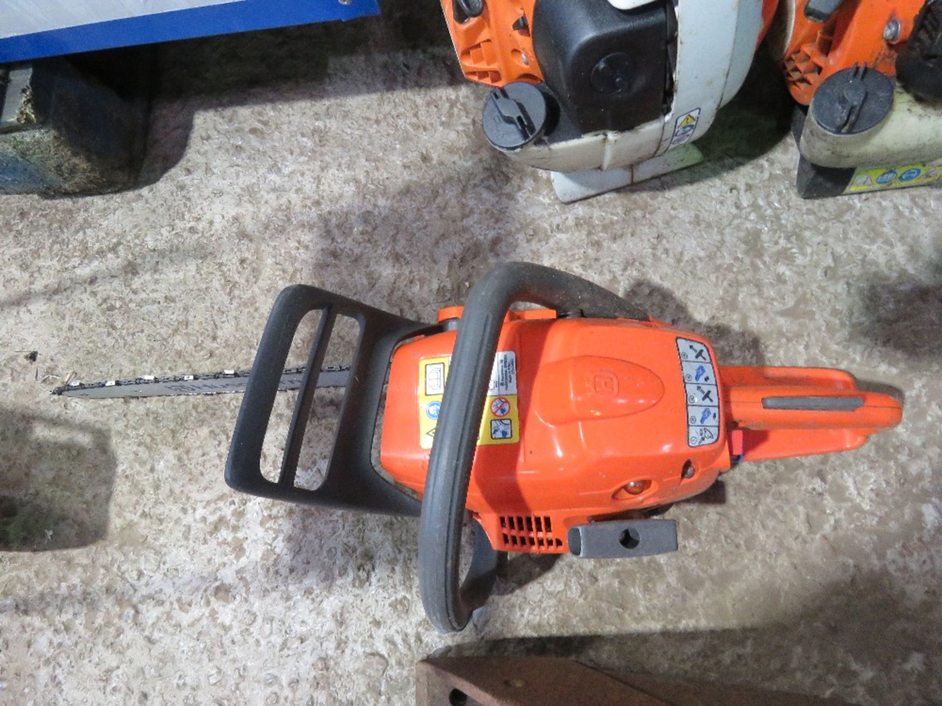 HUSQVARNA 240 PETROL CHAINSAW. THIS LOT IS SOLD UNDER THE AUCTIONEERS MARGIN SCHEME, THEREFORE NO - Image 2 of 4