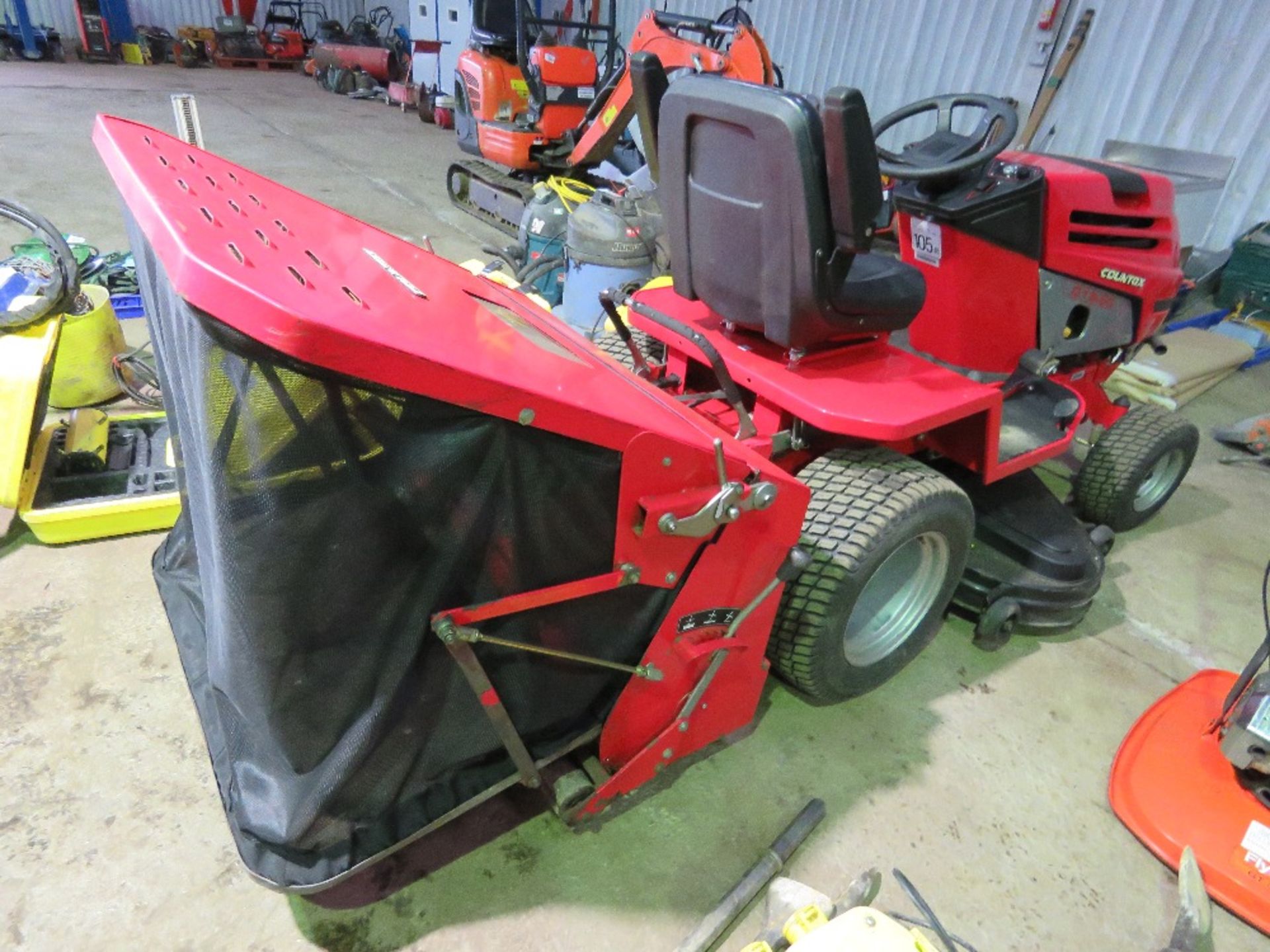 COUNTAX D1850 DIESEL ENGINED RIDE ON MOWER WITH REAR COLLECTOR AND ELECTRIC HEIGHT CONTROL. 292 REC - Bild 5 aus 13