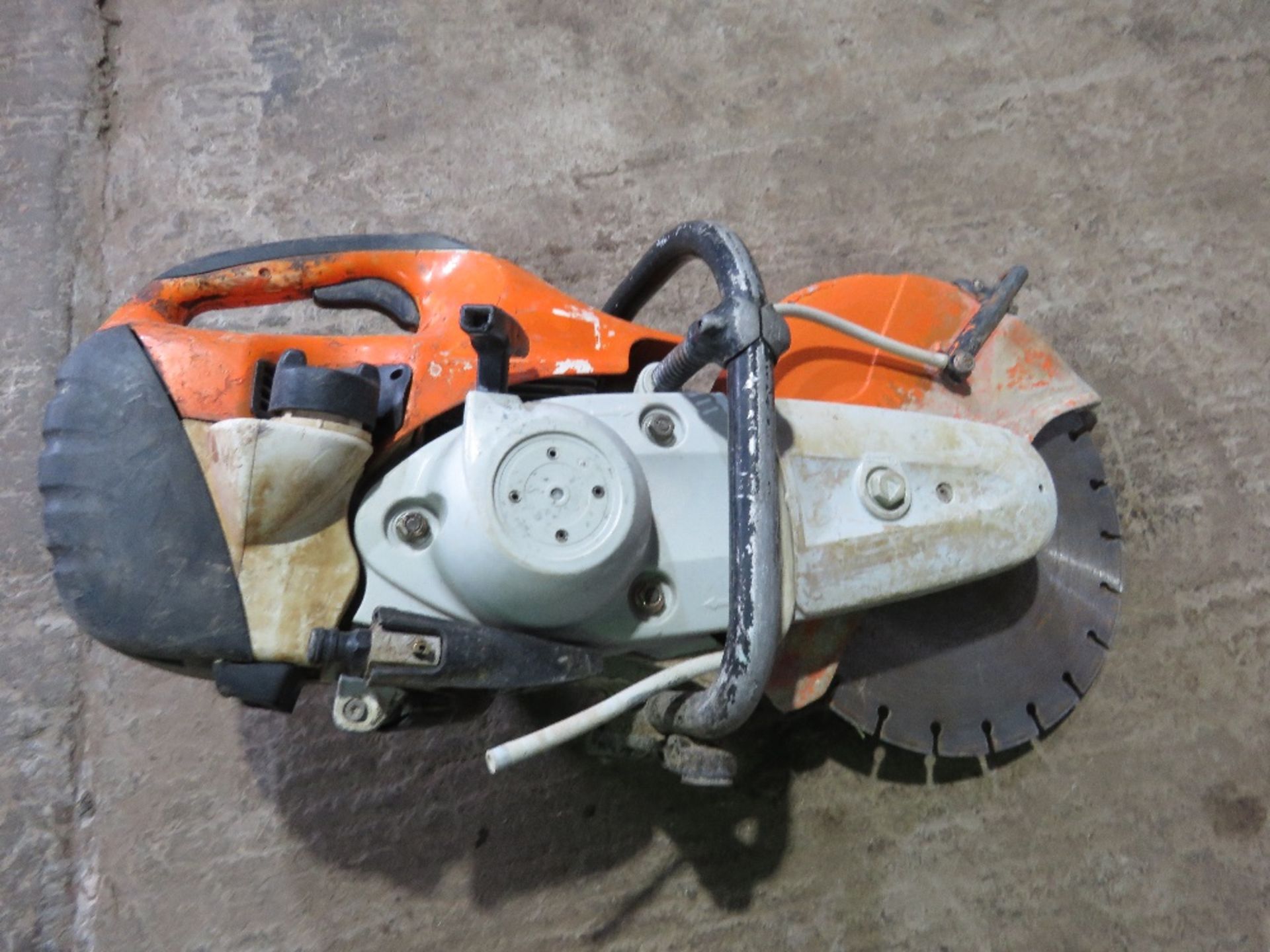STIHL TS420 PETROL SAW WITH A BLADE FITTED. - Image 3 of 4