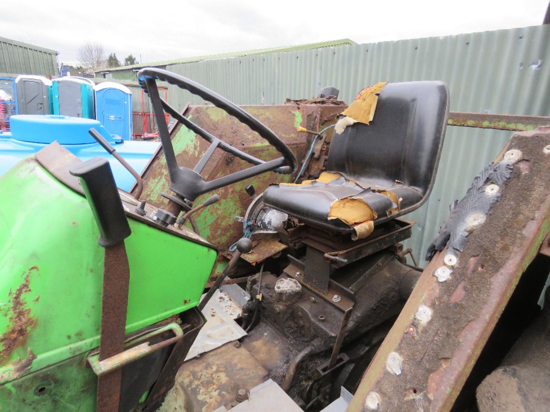DEUTZ D6806 2WD AGRICULTURAL TRACTOR. WHEN TESTEDW AS SEEN TO DRIVE, STEER AND BRAKE, PTO TURNED AND - Image 3 of 5
