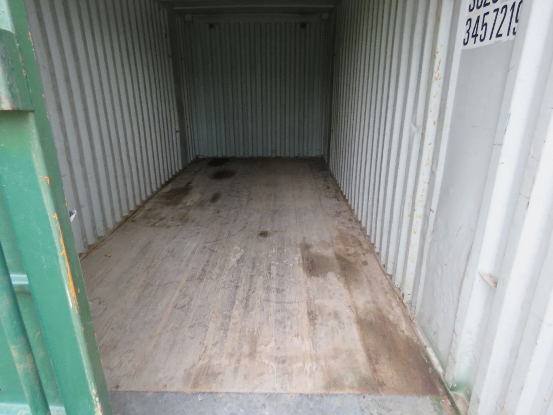 SECURE SHIPPING CONTAINER TYPE SITE STORE, 20FT LENGTH. FROM VISUAL INSPECTION APPEARED DRY INSIDE. - Image 4 of 5