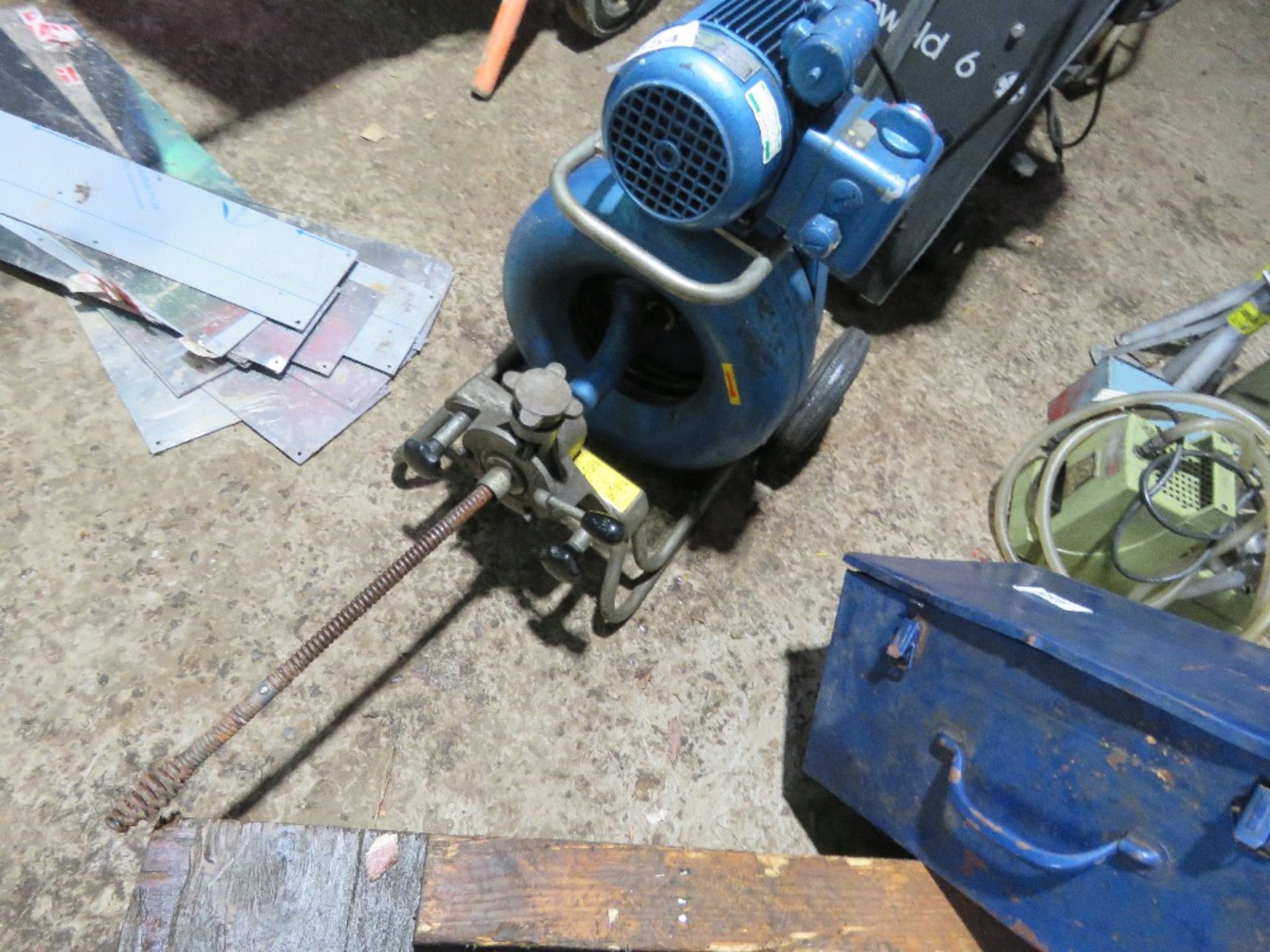 PROFESSIONAL DRAIN WORM UNIT, 110VOLT POWERED. THIS LOT IS SOLD UNDER THE AUCTIONEERS MARGIN SCHE - Image 2 of 3