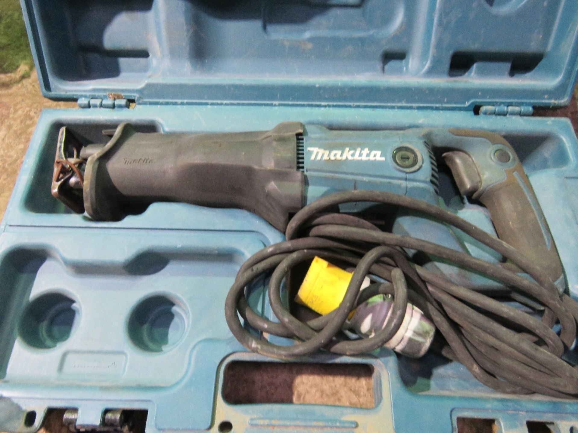 DEWALT CIRCULAR SAW PLUS A MAKITA RECIP SAW. THIS LOT IS SOLD UNDER THE AUCTIONEERS MARGIN SCHEME - Image 3 of 5