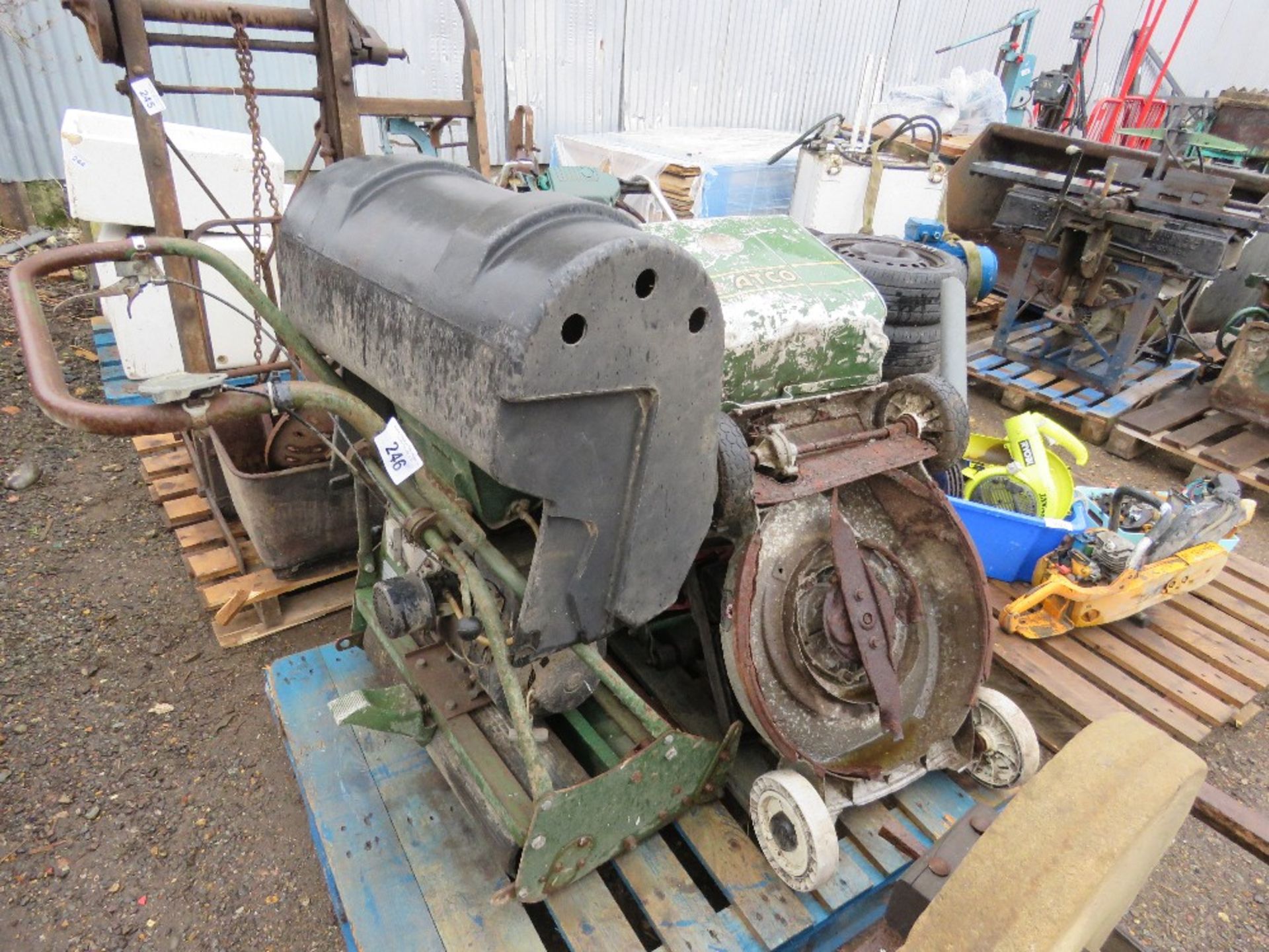 3 X ASSORTED MOWERS. THIS LOT IS SOLD UNDER THE AUCTIONEERS MARGIN SCHEME, THEREFORE NO VAT WILL