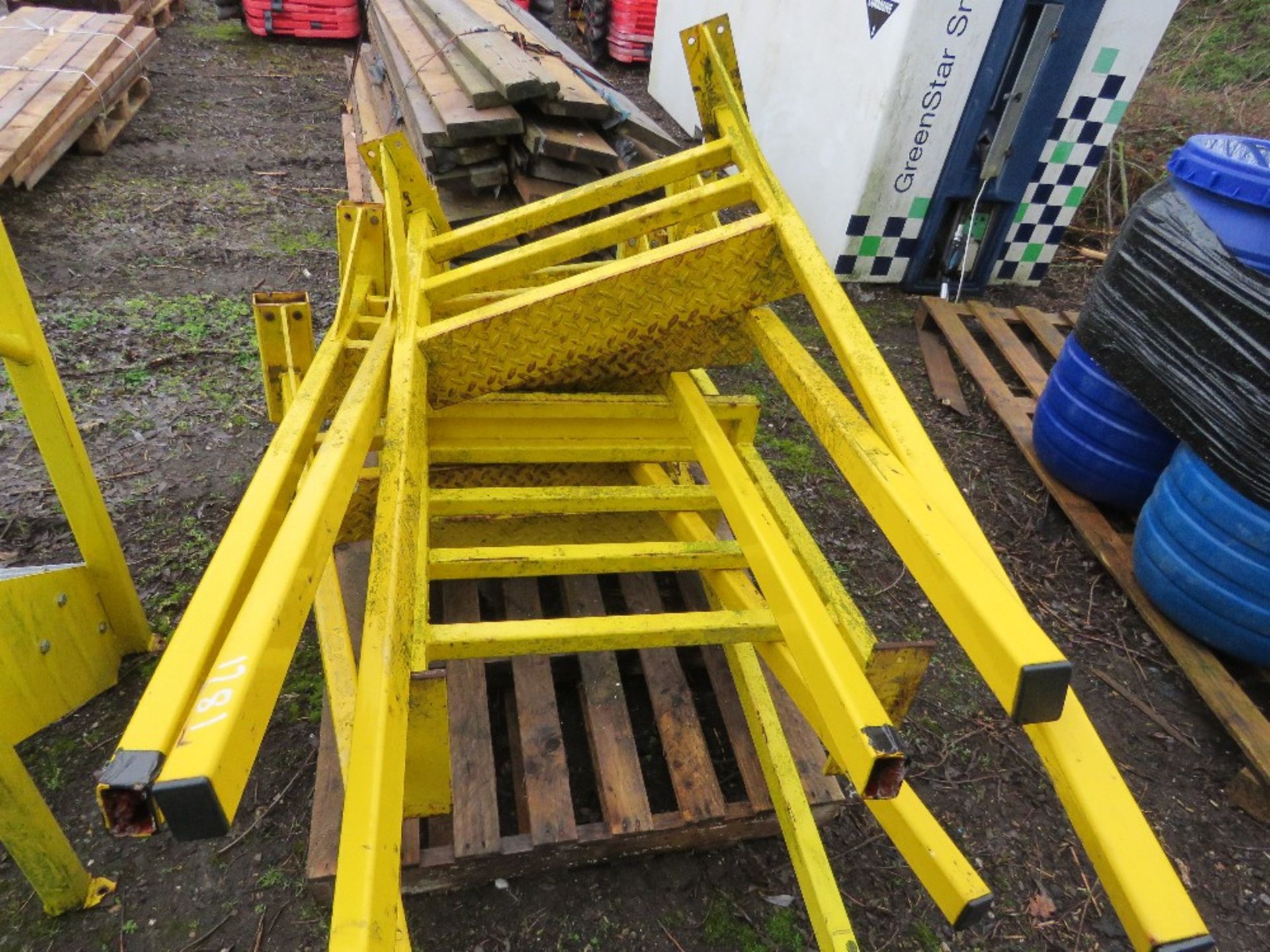 YELLOW STEP UNITS FOR PORTACABIN ETC. - Image 3 of 5