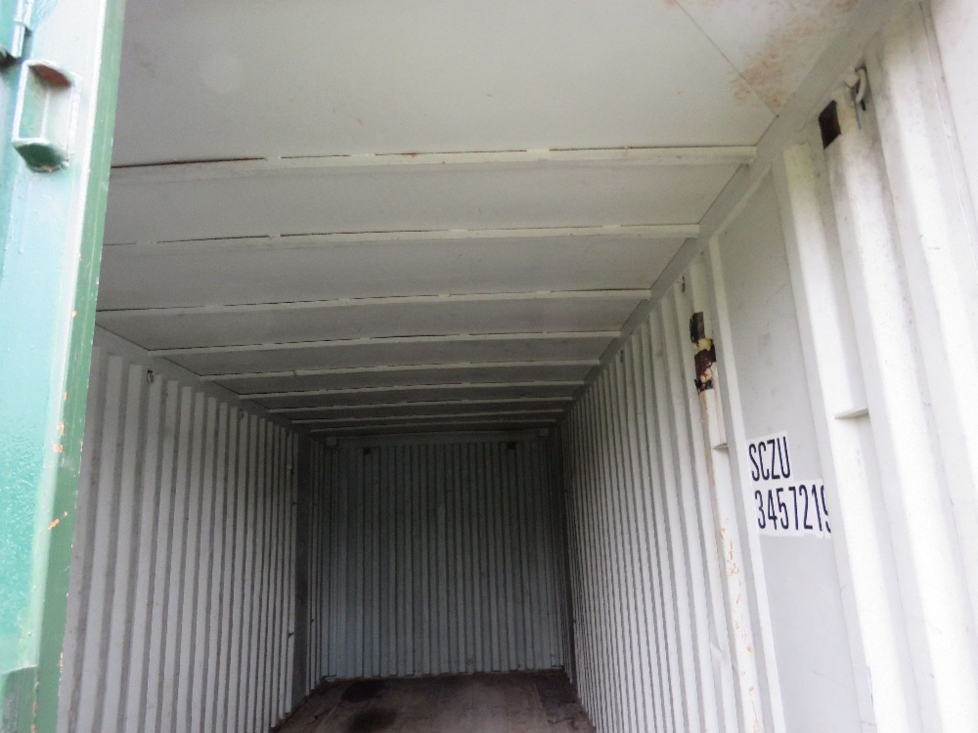 SECURE SHIPPING CONTAINER TYPE SITE STORE, 20FT LENGTH. FROM VISUAL INSPECTION APPEARED DRY INSIDE. - Image 3 of 5