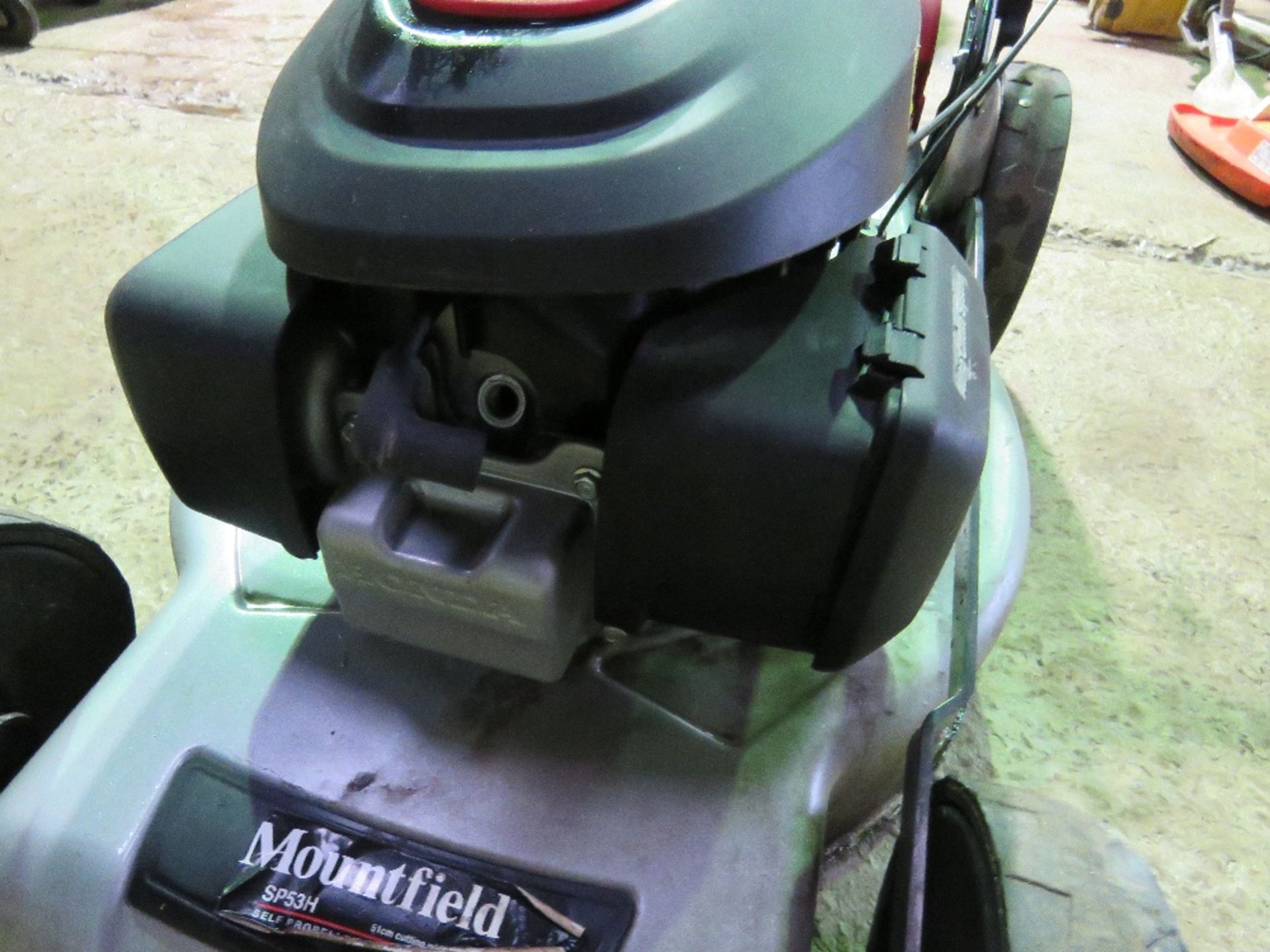 MOUNTFIELD PETROL ENGINED MOWER WITH COLLECTOR, SELF DRIVE. - Image 2 of 4
