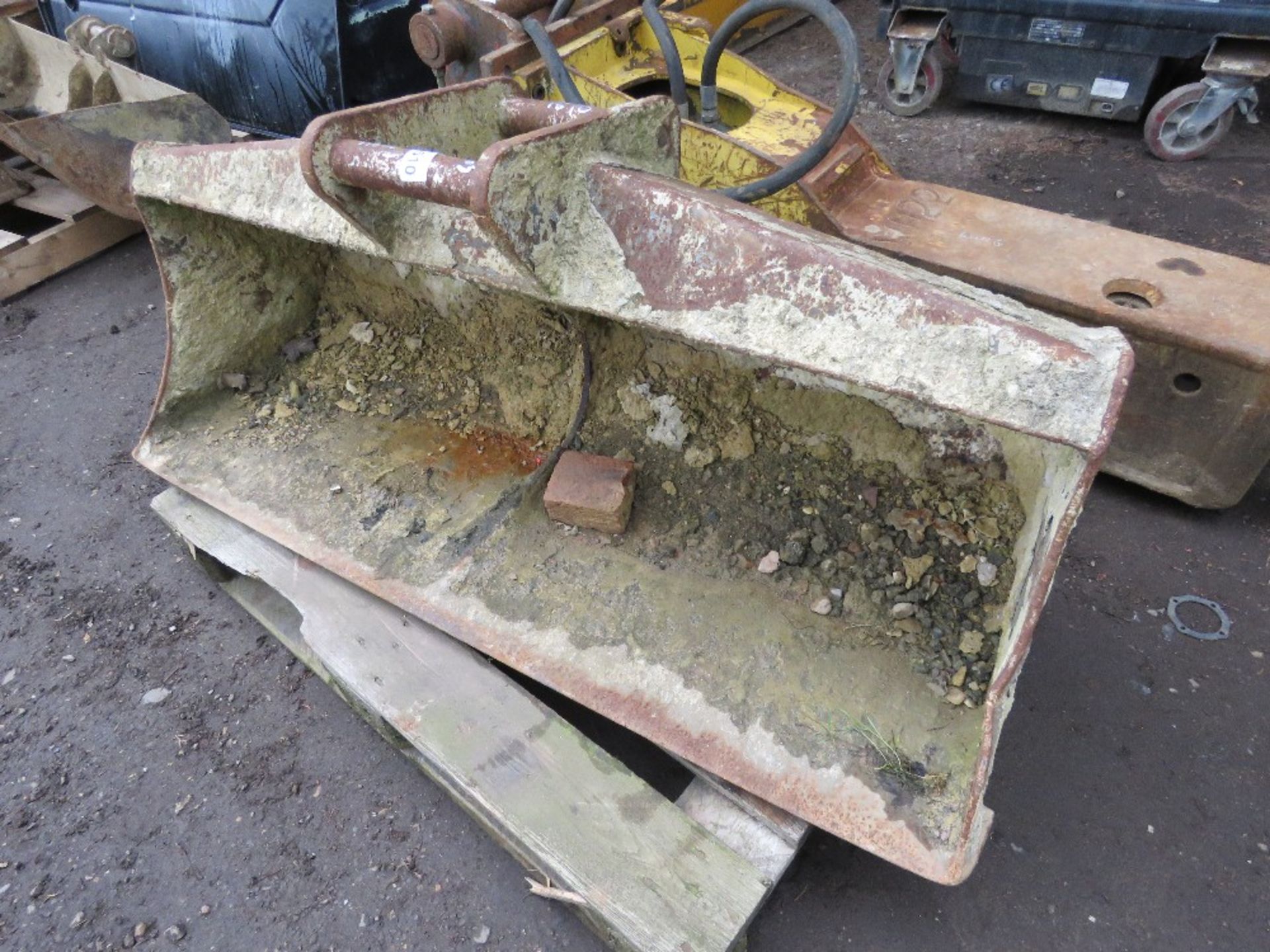 EXCAVATOR GRADING BUCKET ON 50MM PINS, 5FT WIDTH APPROX. - Image 2 of 3