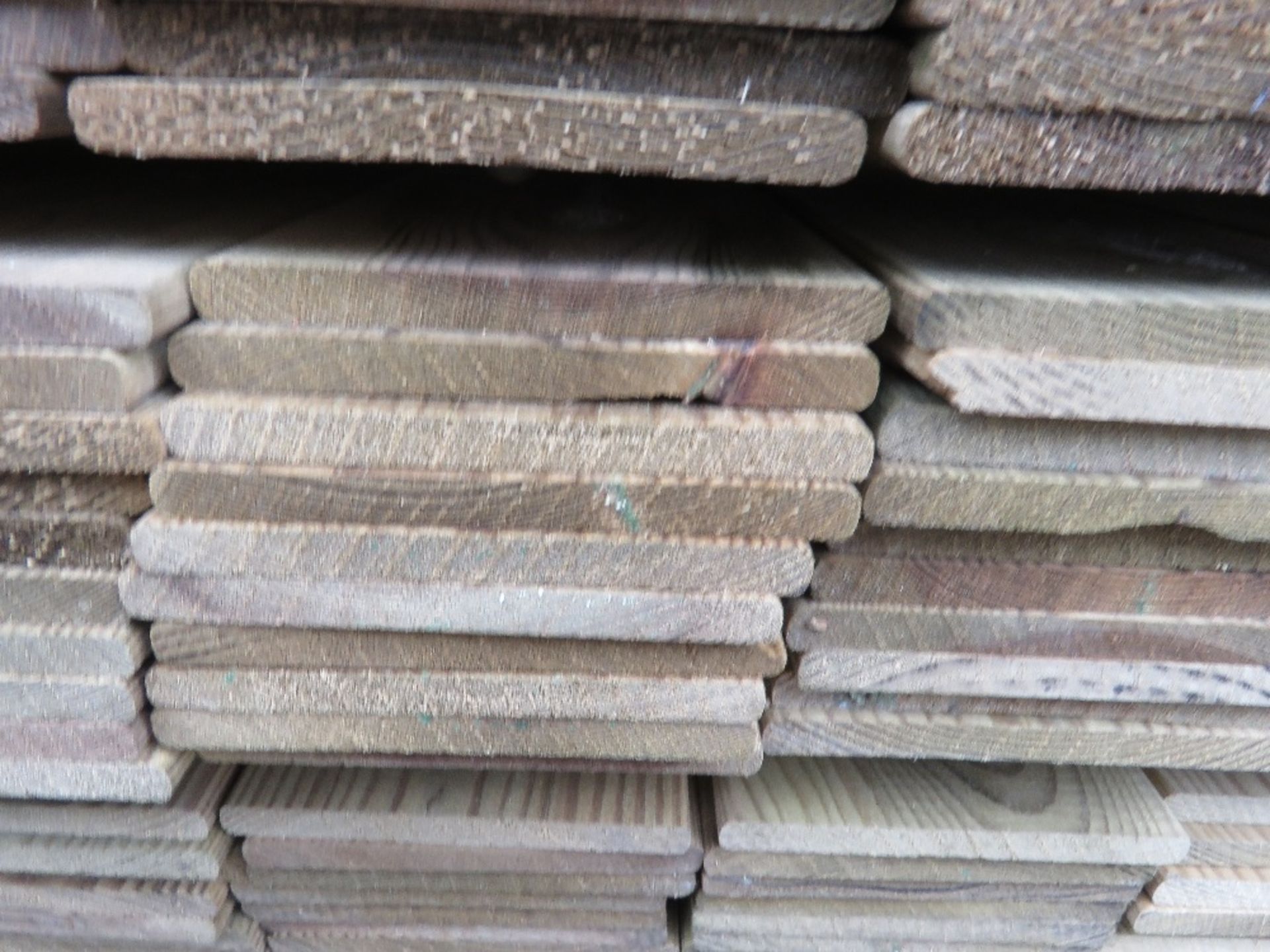 LARGE PACK OF PRESSURE TREATED HIT AND MISS TIMBER CLADDING BOARDS: 1.64M LENGTH X 100MM WIDTH APPRO - Image 3 of 3