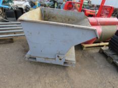 WHEELED FORKLIFT MOUNTED TIPPING SKIP. THIS LOT IS SOLD UNDER THE AUCTIONEERS MARGIN SCHEME, THER