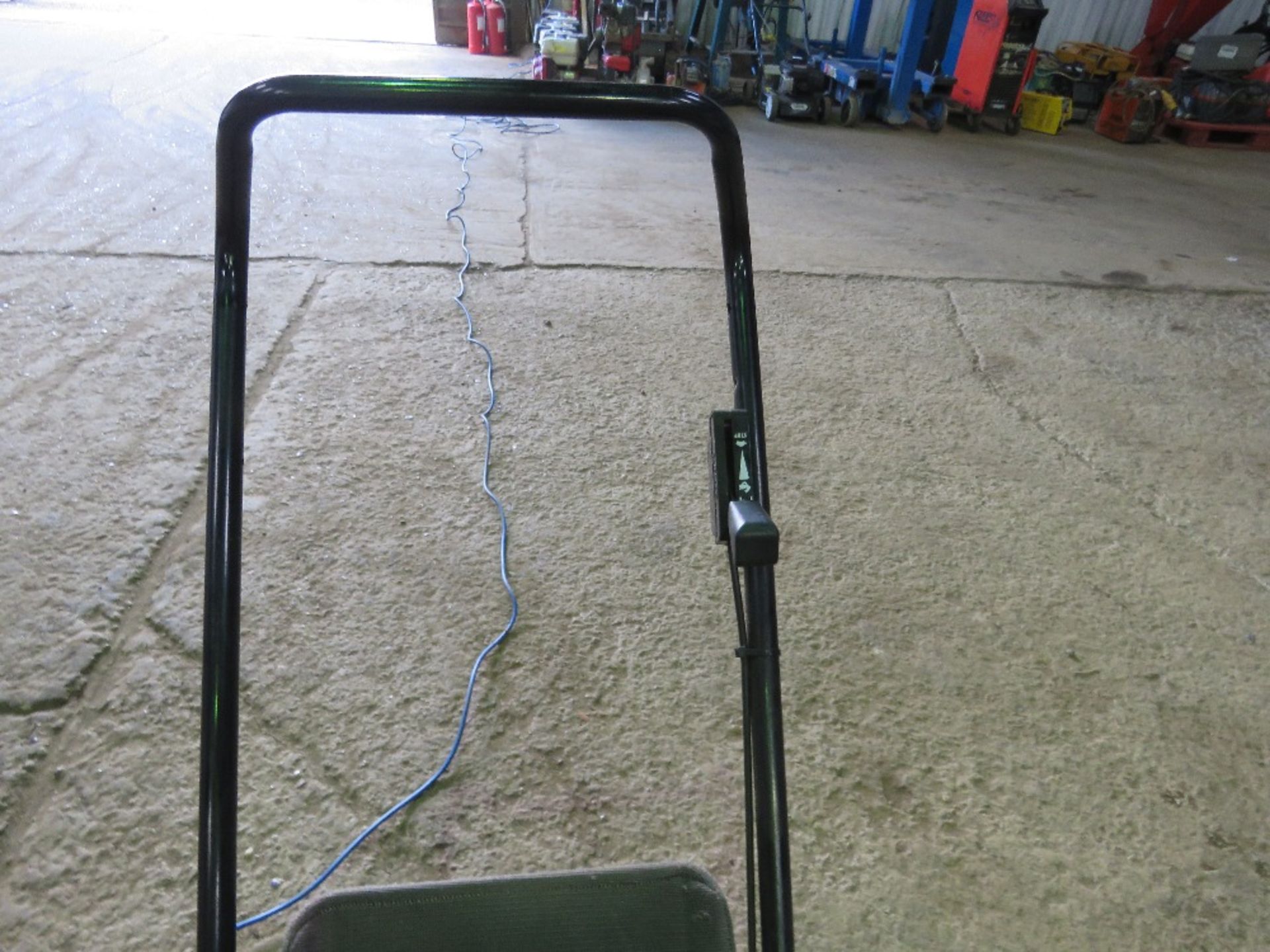 HAYTER HARRIER 41 ROLLER TYPE PETROL ENGINED LAWNMOWER, WITH COLLECTOR. THIS LOT IS SOLD UNDER T - Image 3 of 4