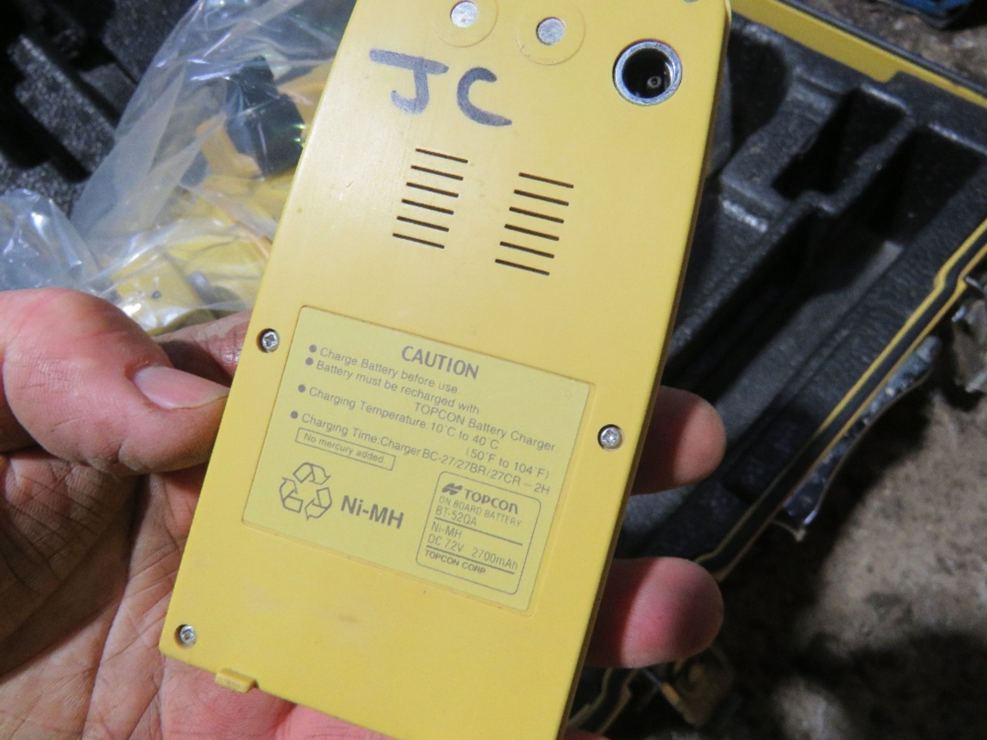 TOPCON GTS2100 TOTAL SURVEY STATION THEODOLITE IN A CASE. DIRECT FROM LOCAL COMPANY DUE TO A CHANGE - Image 3 of 3