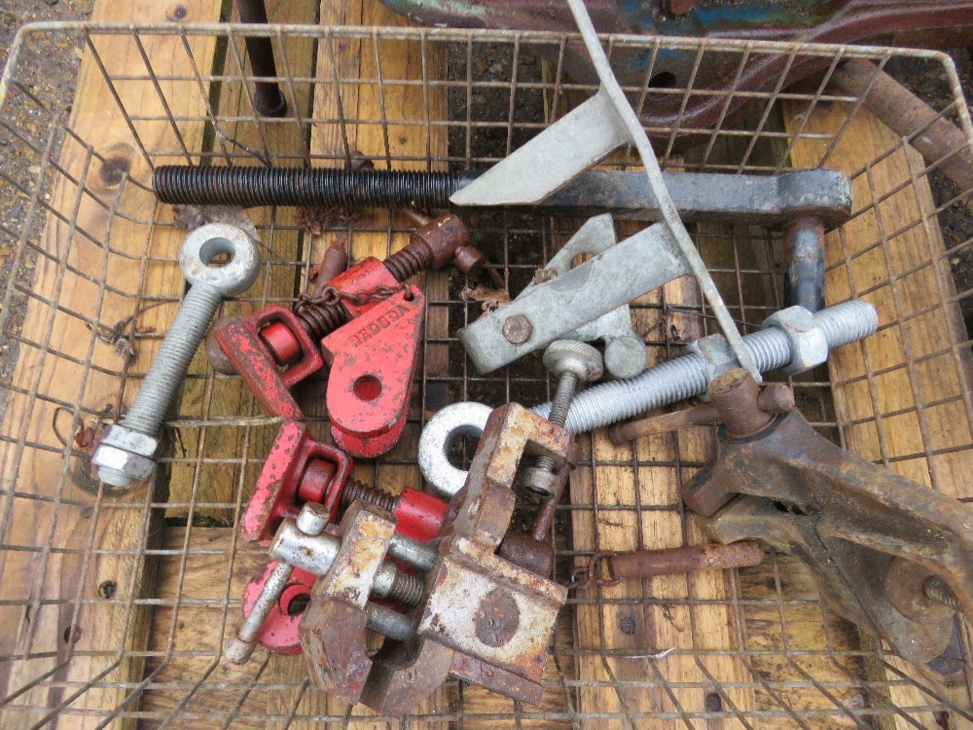 3 X LARGE VICES PLUS A CRATE OF SMALLER CLAMPS, VICES ETC. THIS LOT IS SOLD UNDER THE AUCTIONEERS M - Image 2 of 4