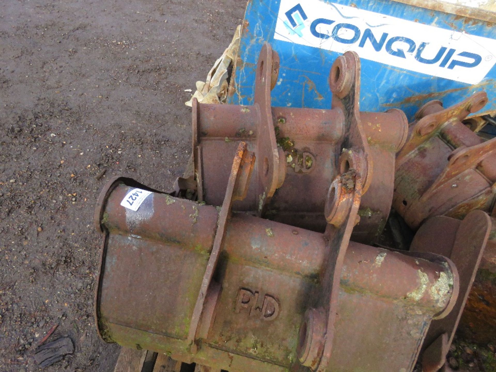 2 X EXCAVATOR BUCKETS ON 45MM PINS: 2FT AND 30". THIS LOT IS SOLD UNDER THE AUCTIONEERS MARGIN S - Image 2 of 2