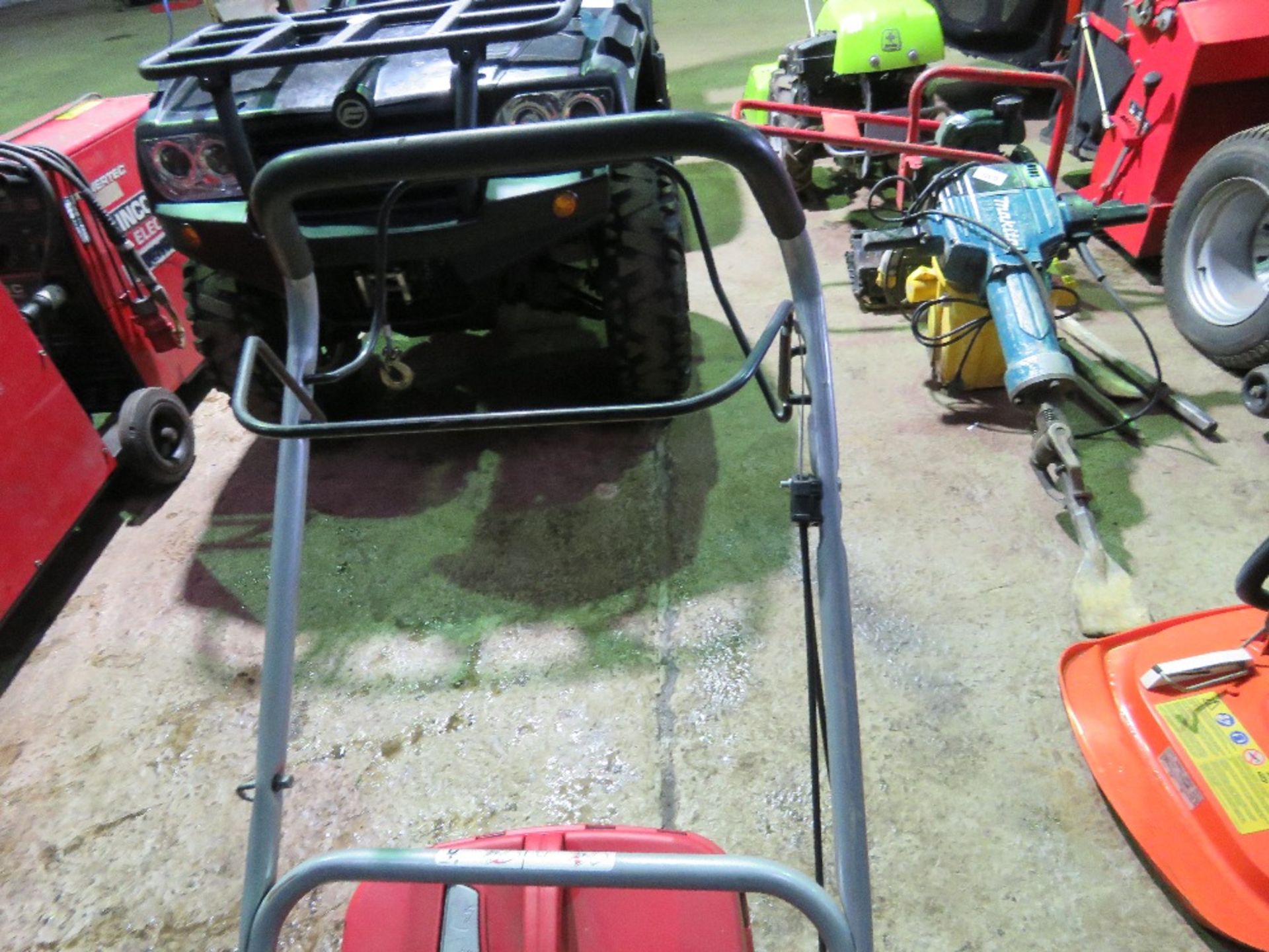 MOUNTFIELD PETROL ENGINED MOWER WITH COLLECTOR, SELF DRIVE. - Image 4 of 4