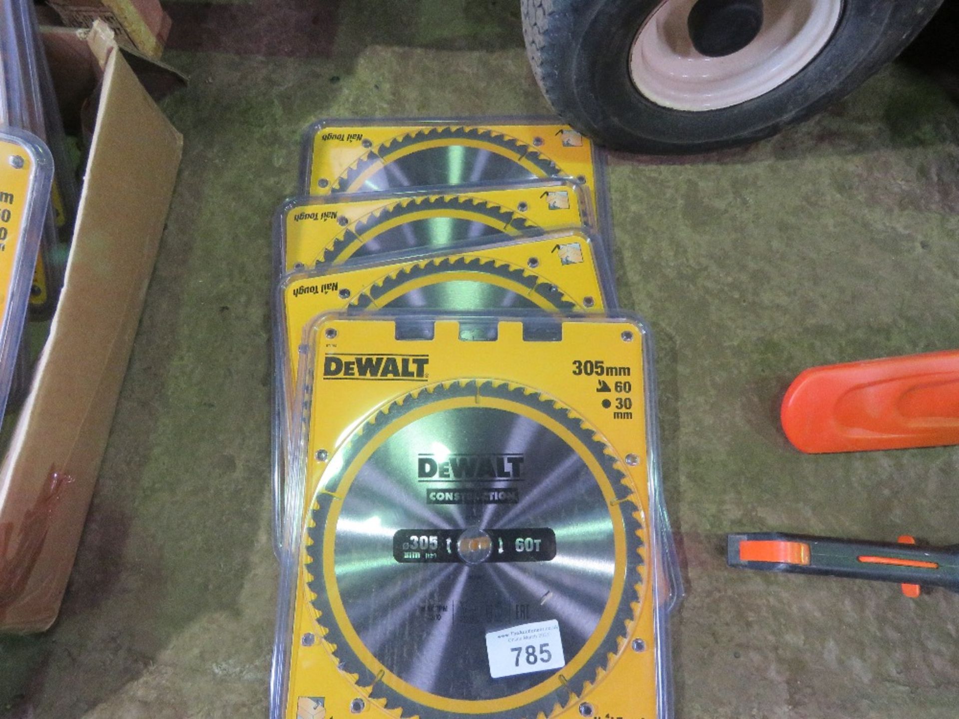 4 X UNUSED DEWALT 305MM SAWBLADES. THIS LOT IS SOLD UNDER THE AUCTIONEERS MARGIN SCHEME, THEREFOR - Image 2 of 2