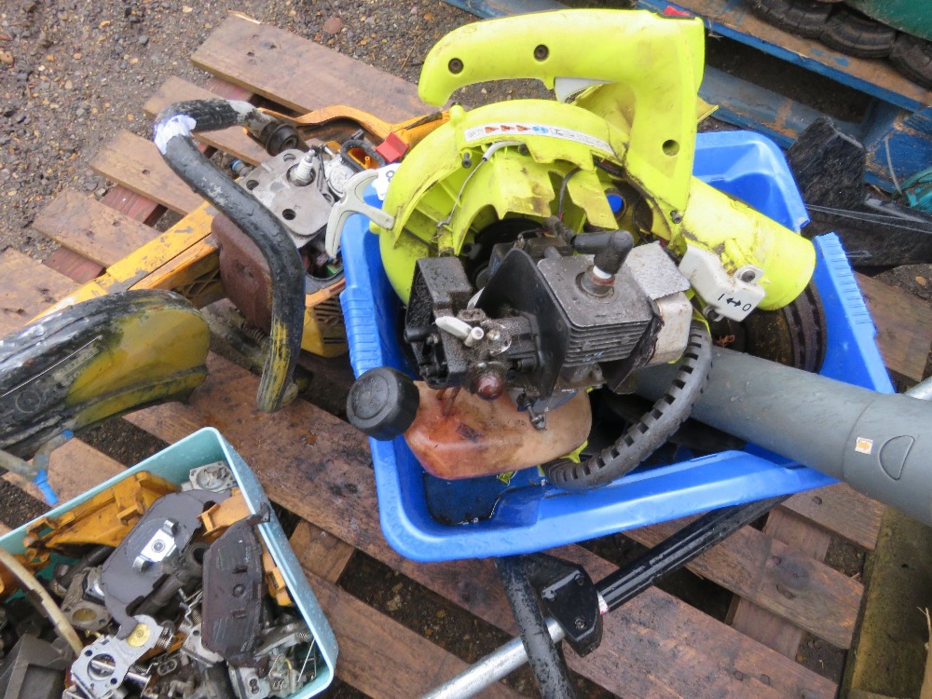STRIMMER PLUS ASSORTED PETROL SAW PARTS. THIS LOT IS SOLD UNDER THE AUCTIONEERS MARGIN SCHEME, TH - Image 4 of 4