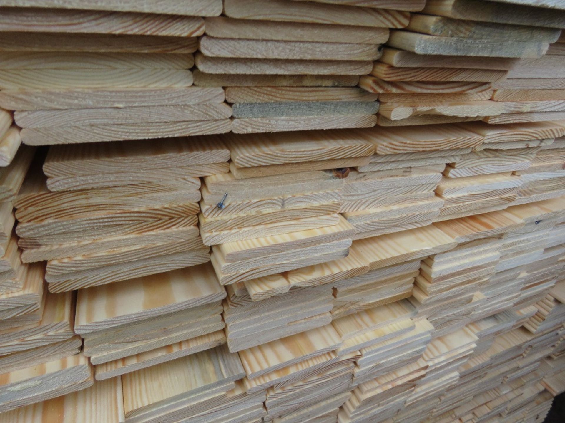 PACK OF UNTREATED HIT AND MISS TYPE TIMBER CLADDING BOARDS: 1.44M LENGTH X 100MM WIDTH APPROX. - Image 3 of 3