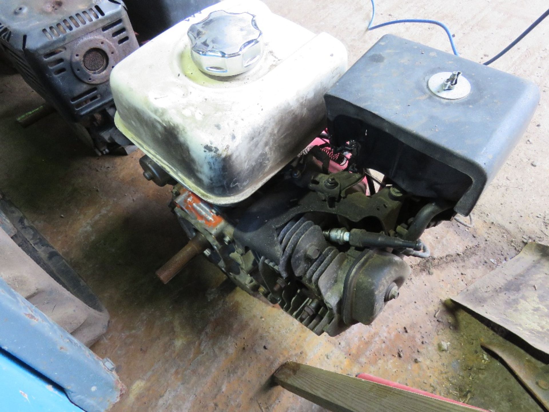 HONDA GX390 ELECTRIC START PETROL ENGINE, CONDITION UNKNOWN. - Image 2 of 3