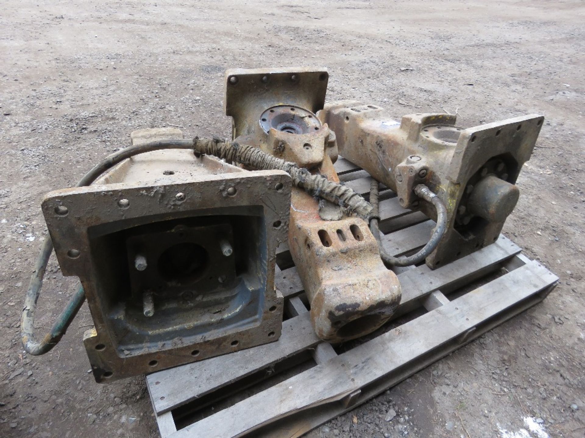 PALLET CONTAINING 3NO ATLAS COPCO HYDRAULIC EXCAVATOR MOUNTED BREAKERS, MAY BE INCOMPLETE: FROM INS - Image 5 of 6