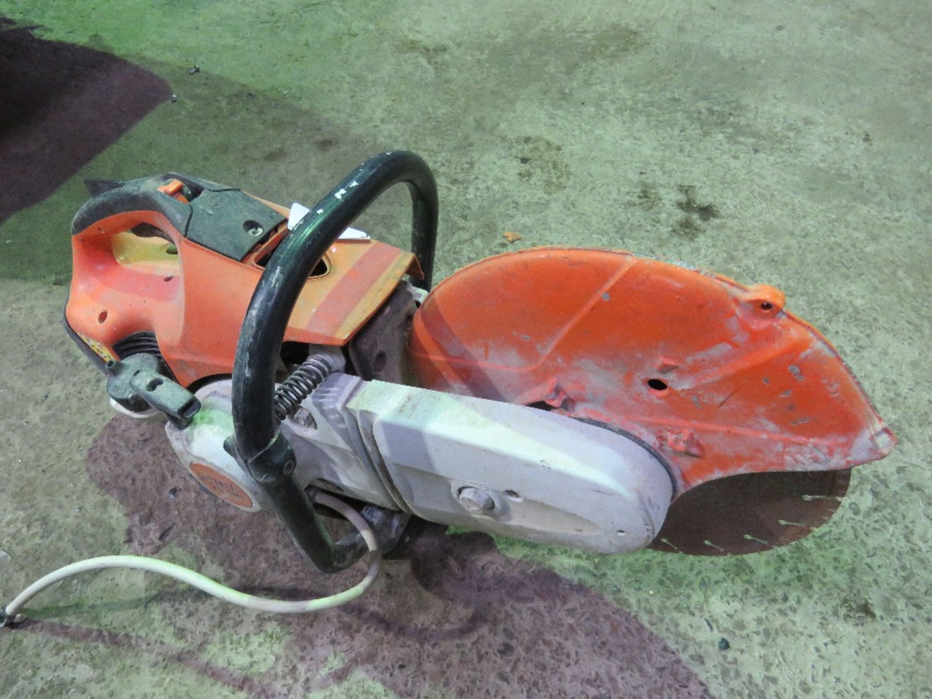 STIHL TS410 PETROL SAW WITH A BLADE. THIS LOT IS SOLD UNDER THE AUCTIONEERS MARGIN SCHEME, THEREF