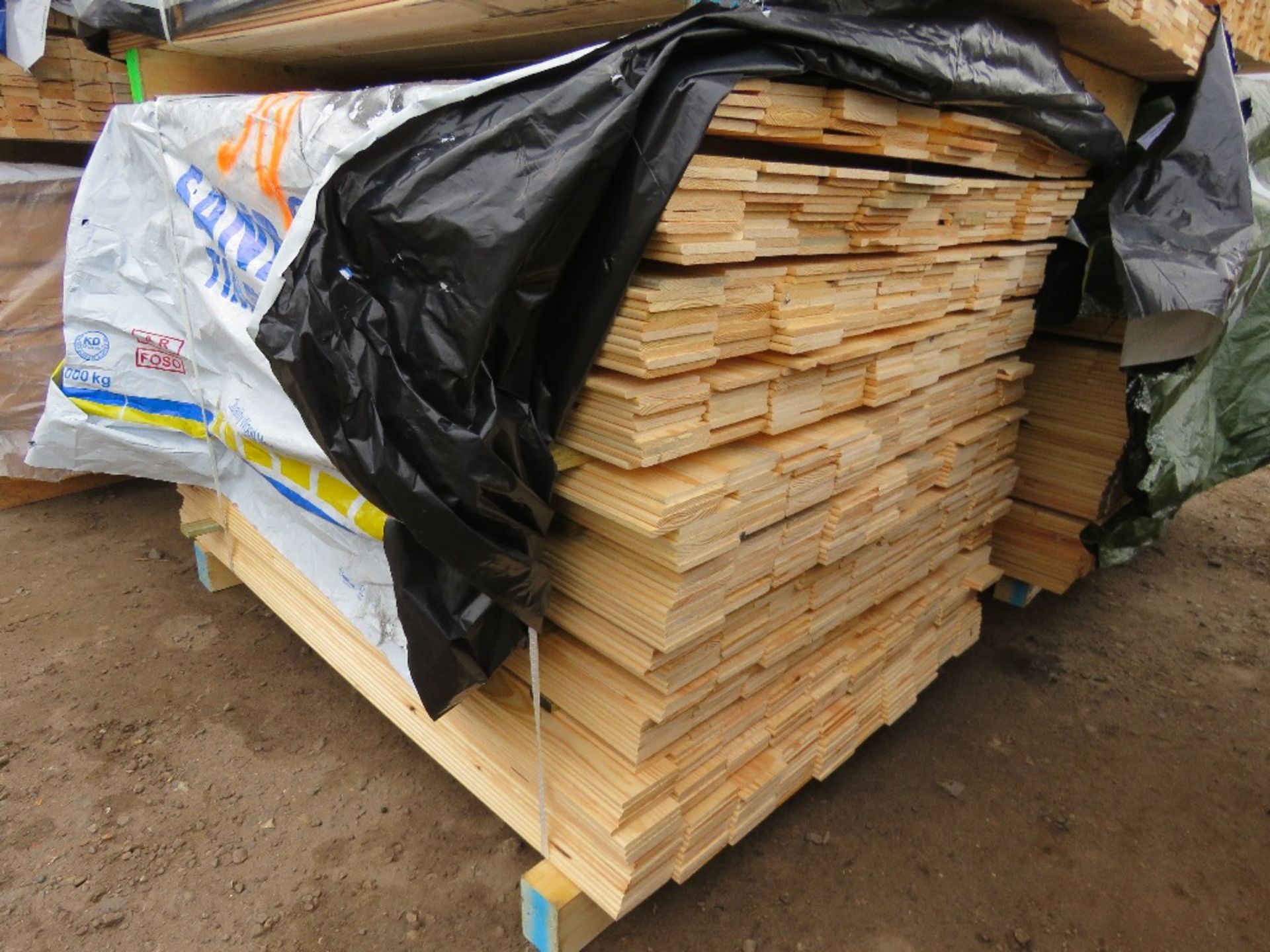 PACK OF UNTREATED HIT AND MISS TYPE TIMBER CLADDING BOARDS: 1.44M LENGTH X 100MM WIDTH APPROX.