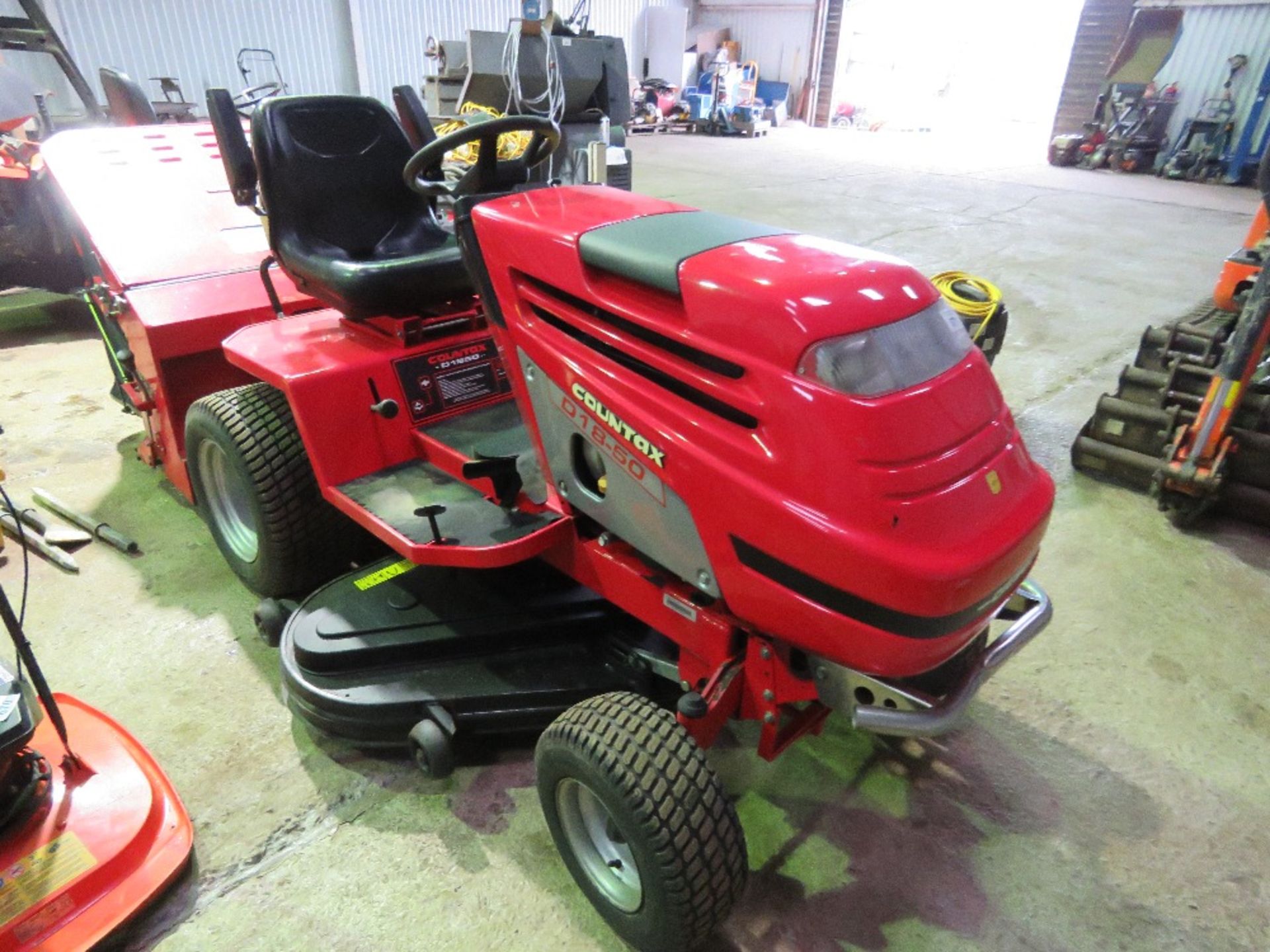 COUNTAX D1850 DIESEL ENGINED RIDE ON MOWER WITH REAR COLLECTOR AND ELECTRIC HEIGHT CONTROL. 292 REC - Bild 2 aus 13